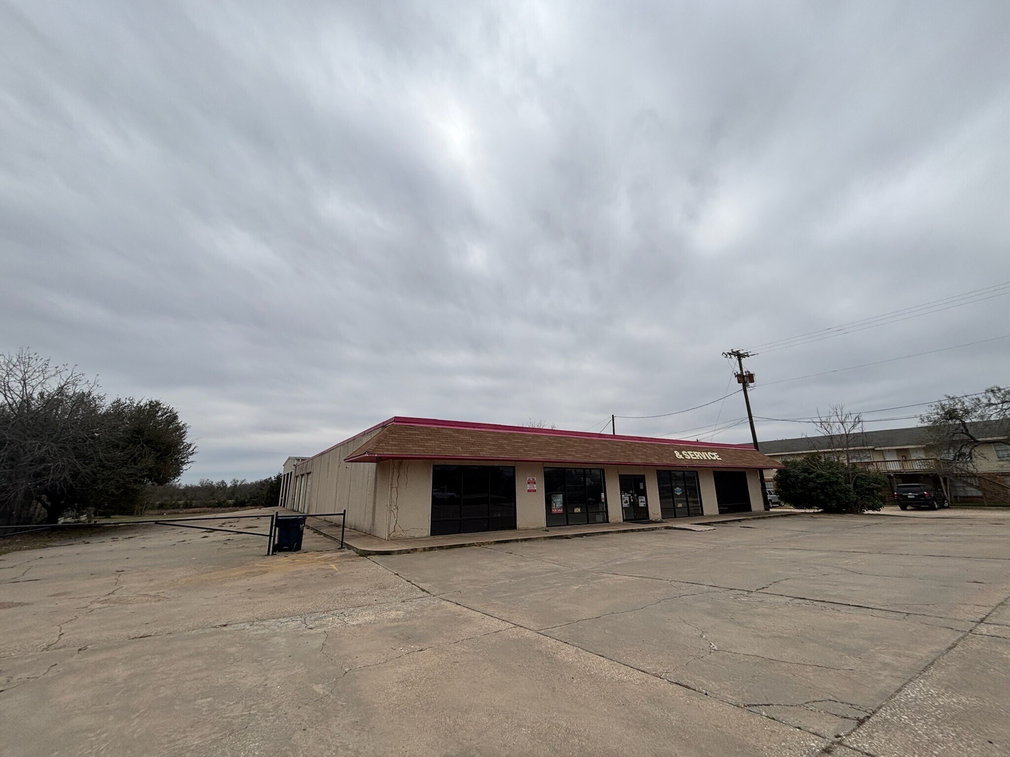 1817 W Cameron St, Rockdale, TX for Sale