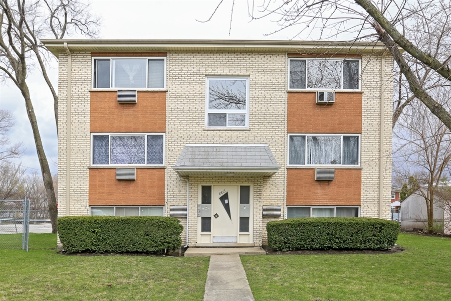 8813 Dee Rd, Des Plaines, IL for Sale