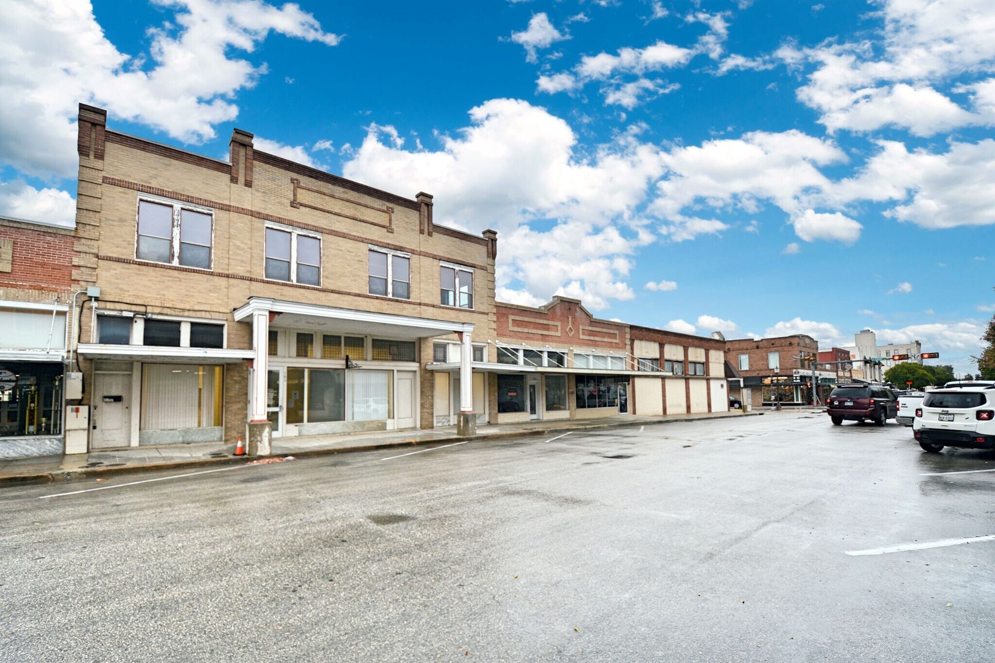 109-111 N River St, Seguin, TX for Rent