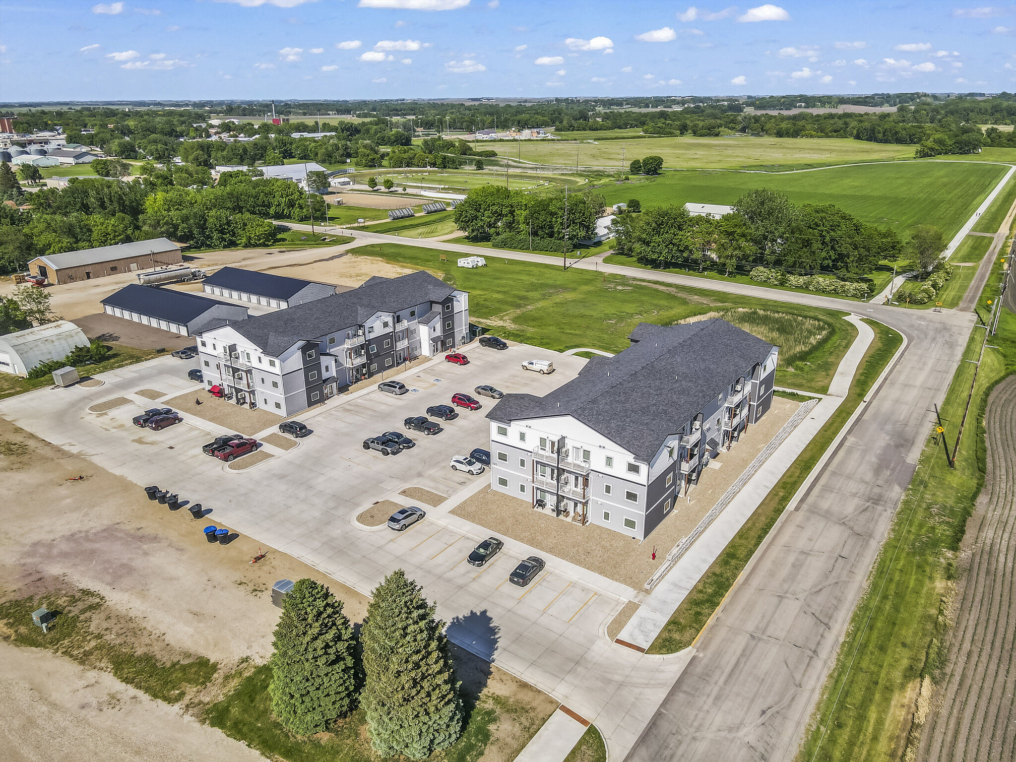 120 & 124 W Hatting St, Luverne, MN for Sale