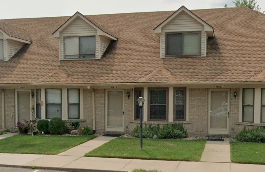 38579 Wellington Dr, Clinton Township, MI for Sale