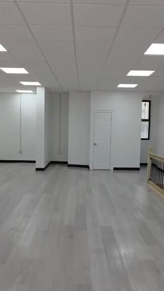 Astoria, NY Retail - 3208 31st St