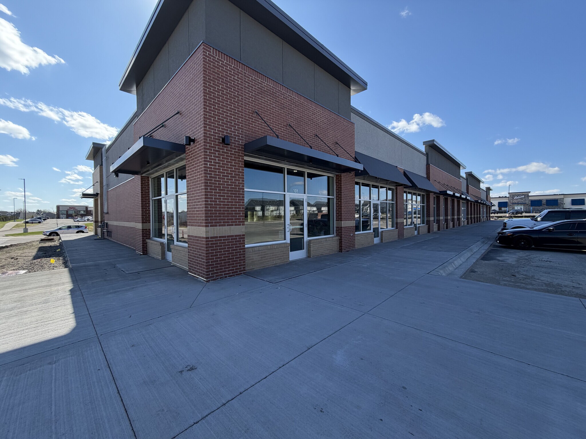 Hy-Vee Maple Grove Multi-Tenant Retail, Maple Grove, MN for Rent