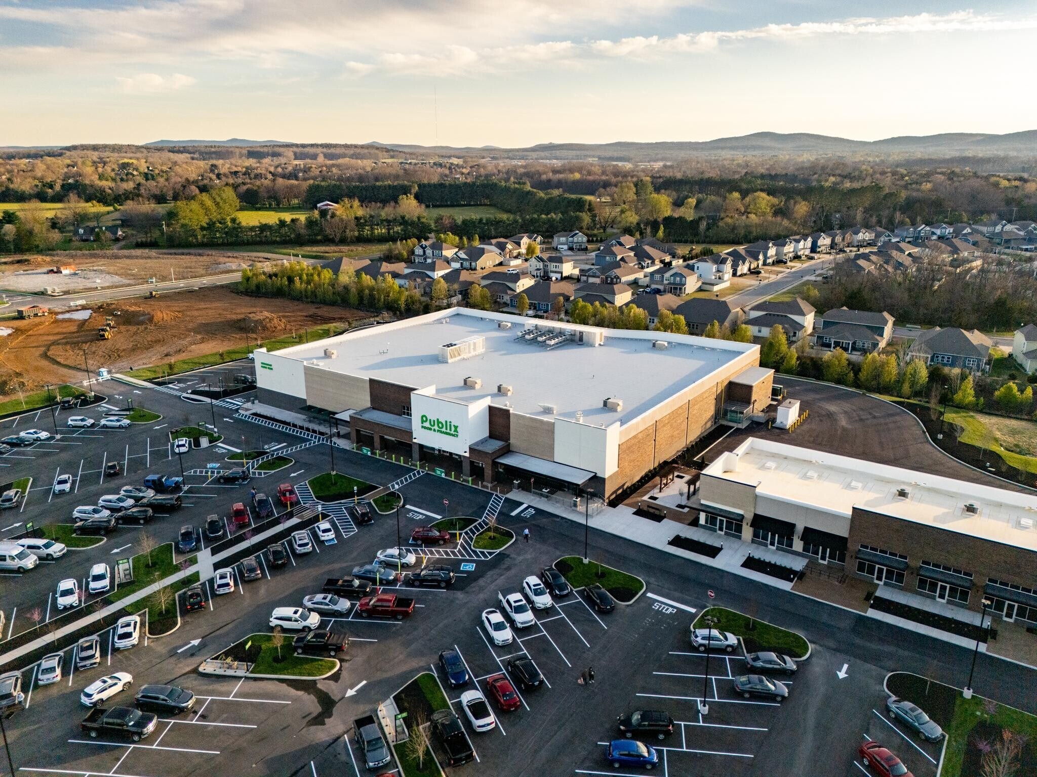 Veterans Parkway Pky @ Shores Rd, Murfreesboro, TN for Sale
