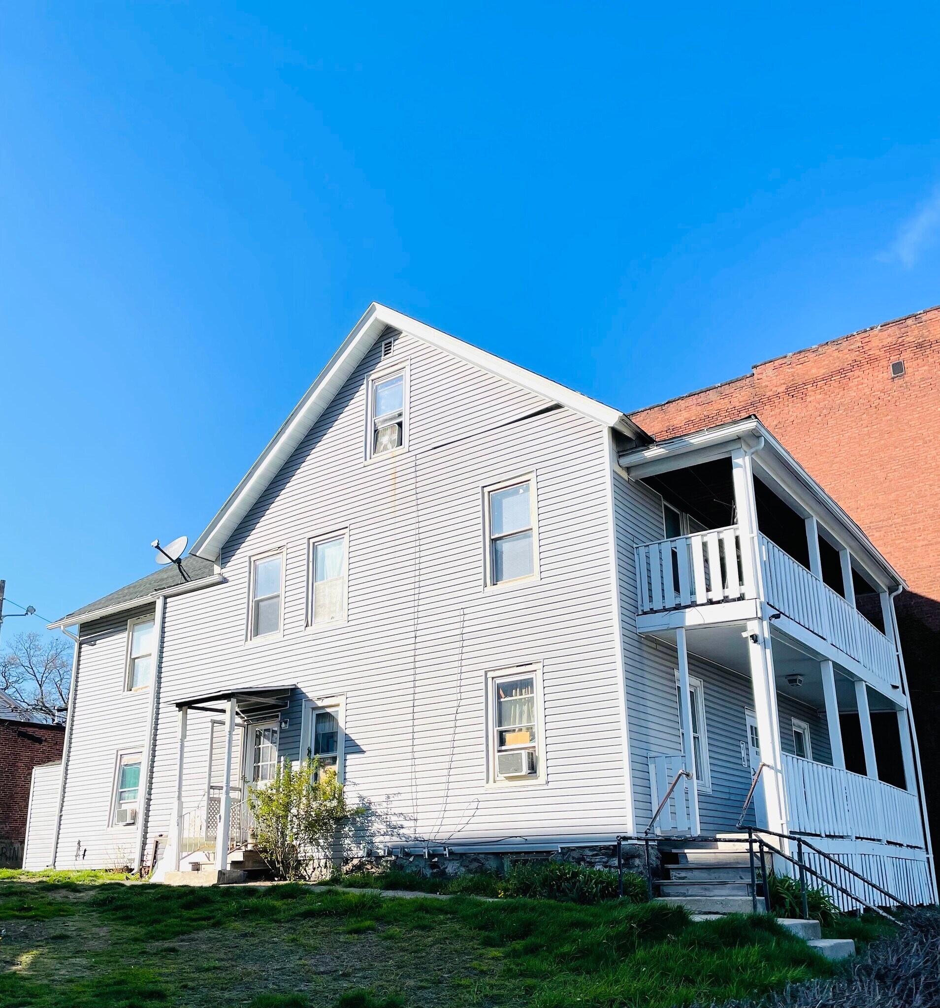 811 High St Holyoke, MA 01040 MultiFamily Property for Lease on