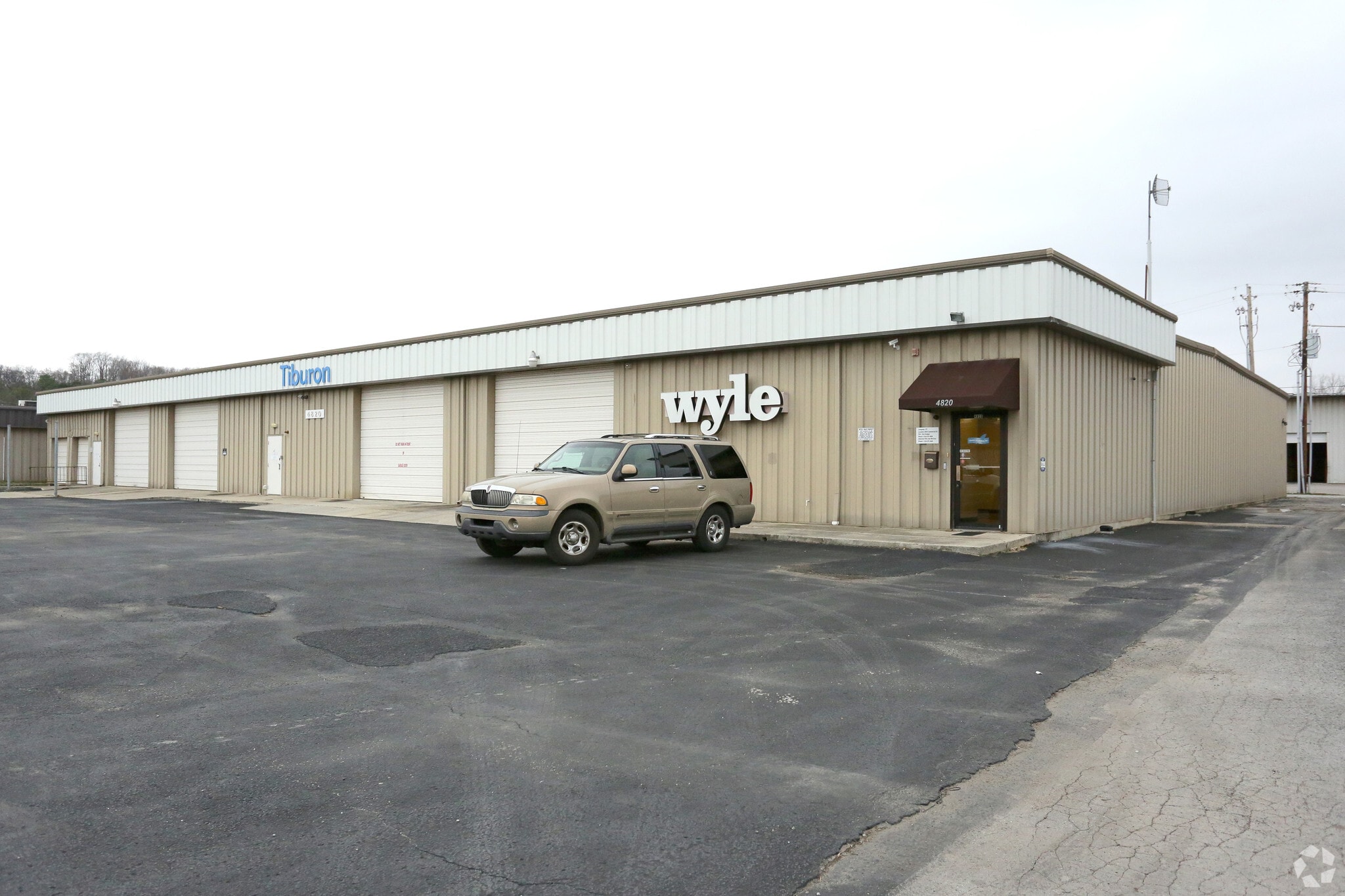 4820 Commercial Dr, Huntsville, AL for Sale