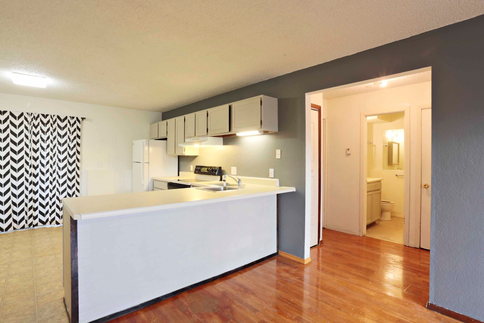 935 Hathaway Dr, Colorado Springs, CO for Sale