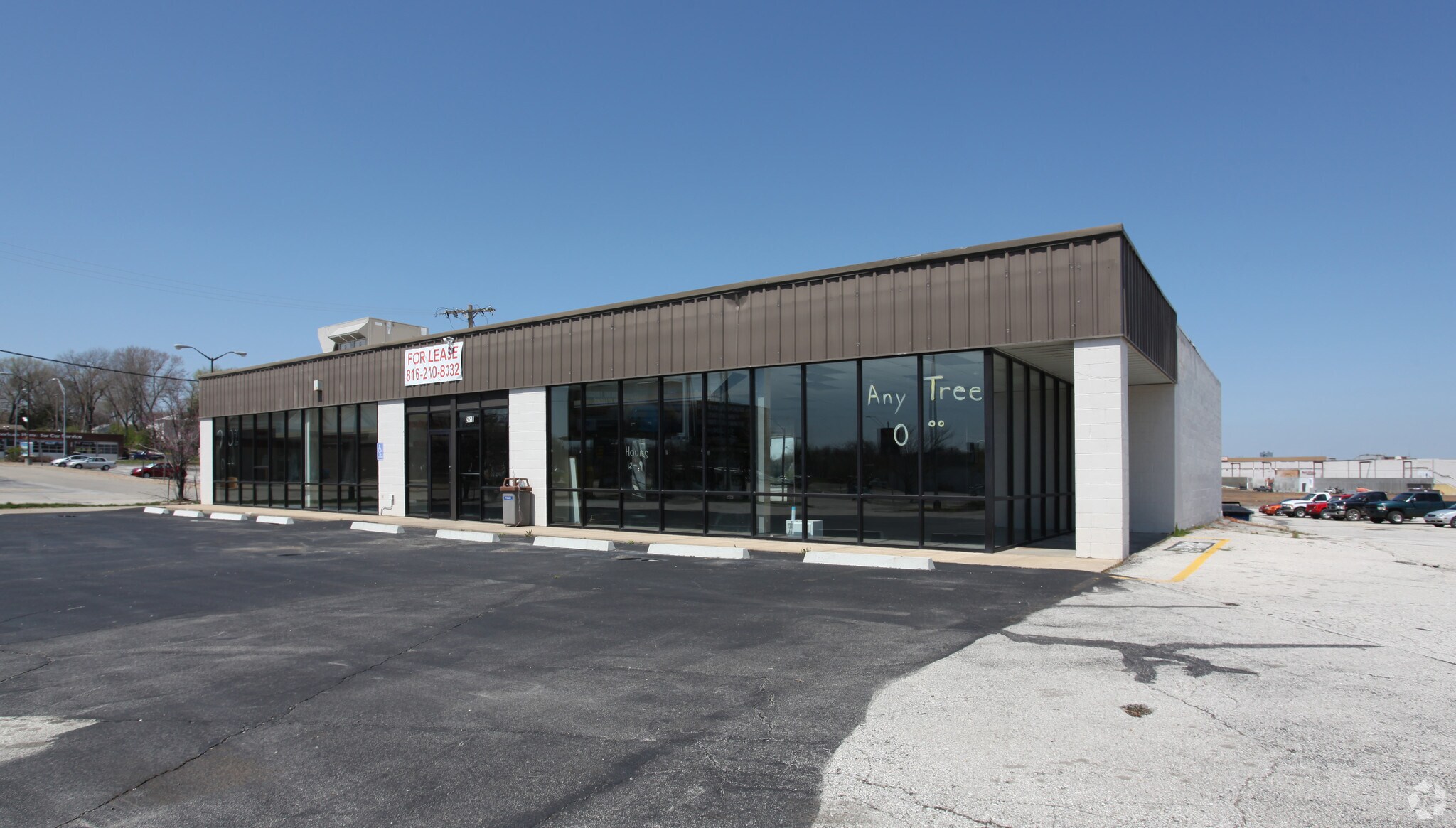 2618 NE Vivion Rd, Kansas City, MO for Rent