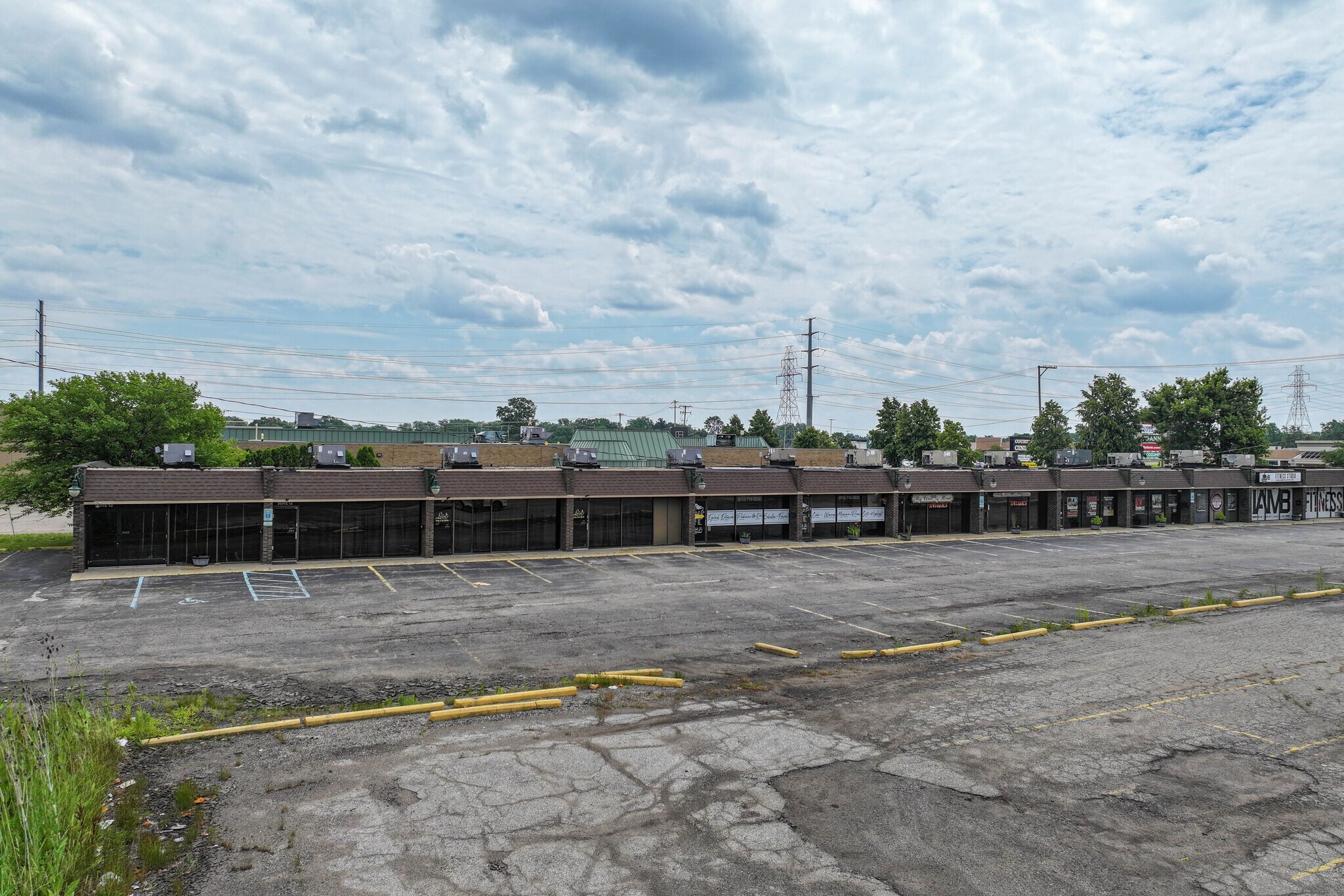 4067 E Court St, Burton, MI for Sale