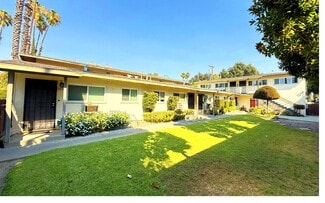 Riverside, CA Apartments - 7428-7438 Magnolia Ave