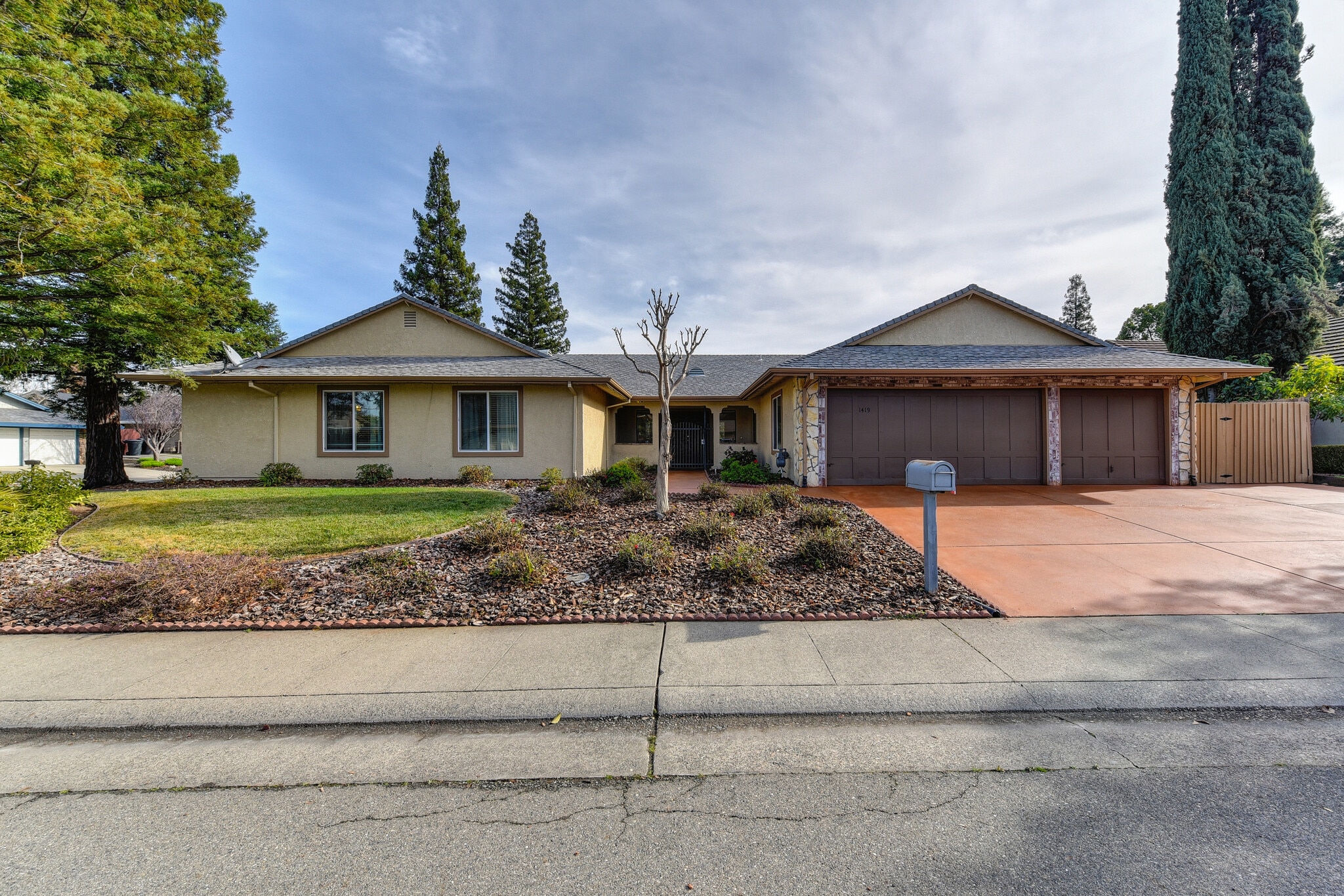 1419 Champion Oaks Dr, Roseville, CA for Sale