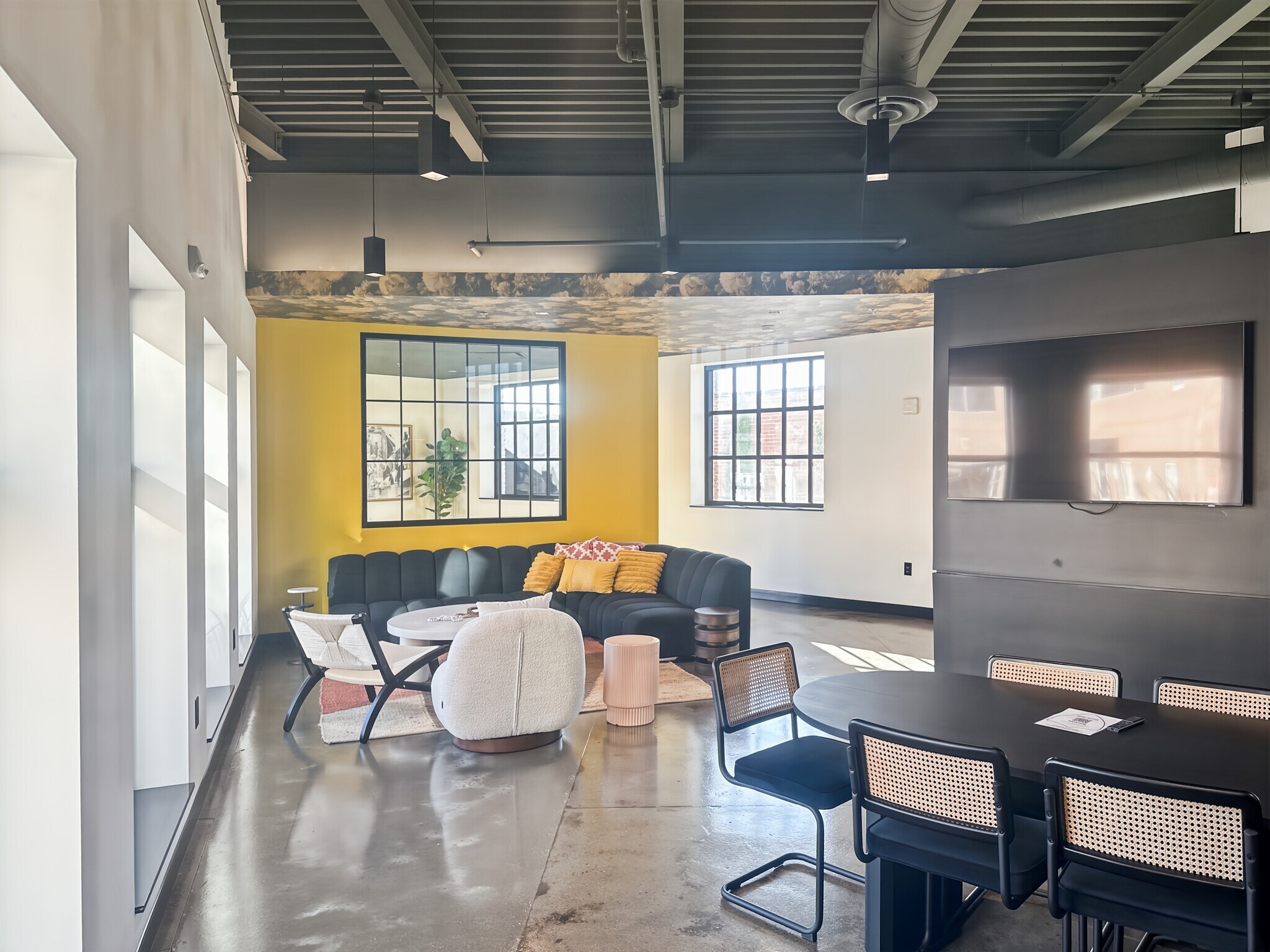 863 Massachusetts Ave, Indianapolis, IN for Rent