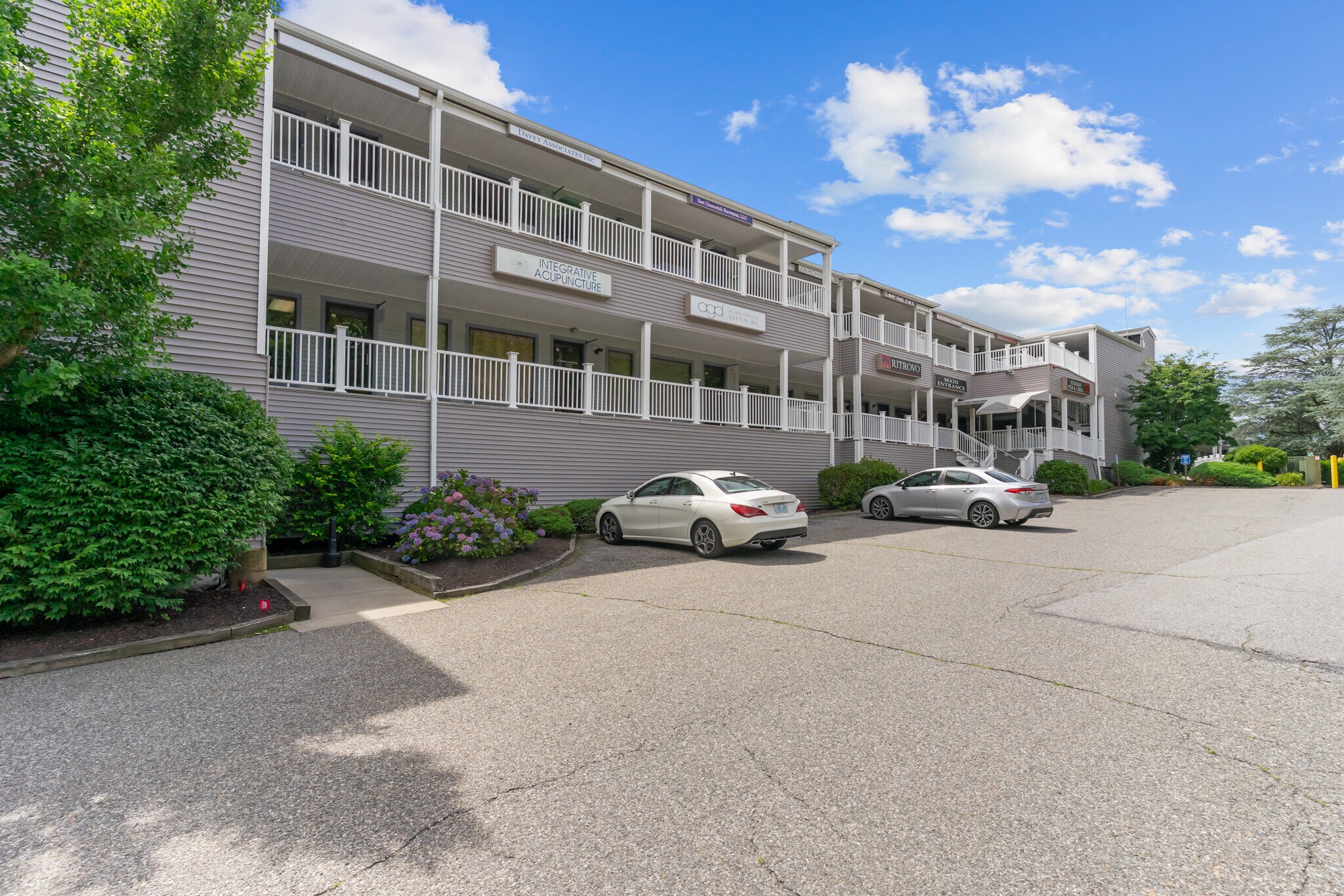 1050 Main St, East Greenwich, RI for Sale