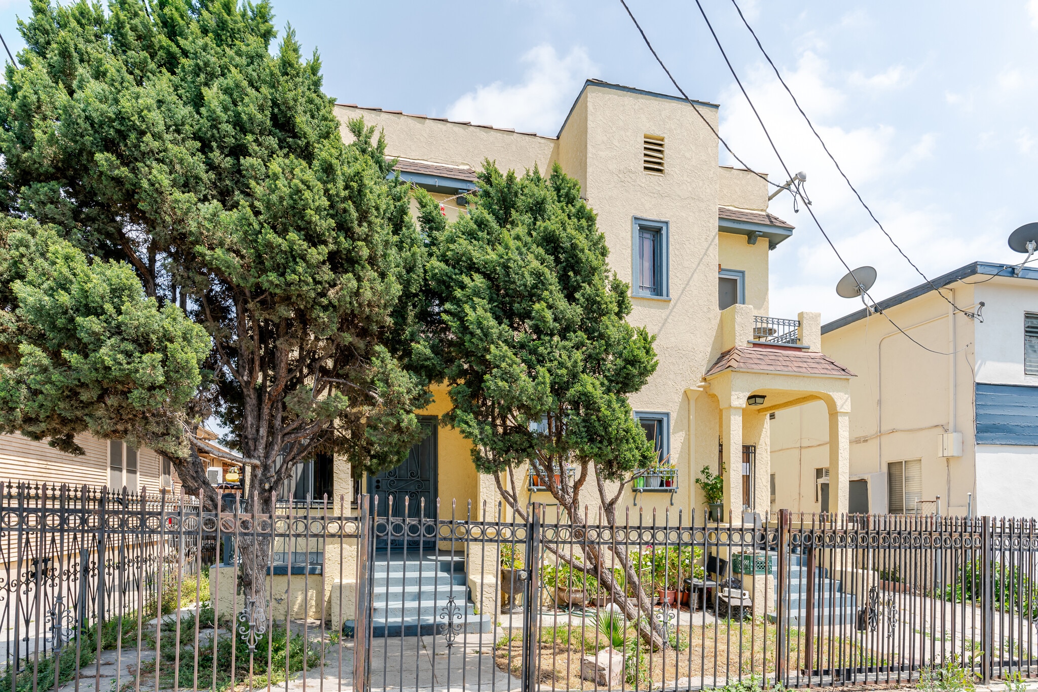 332 N St Louis St, Los Angeles, CA for Sale