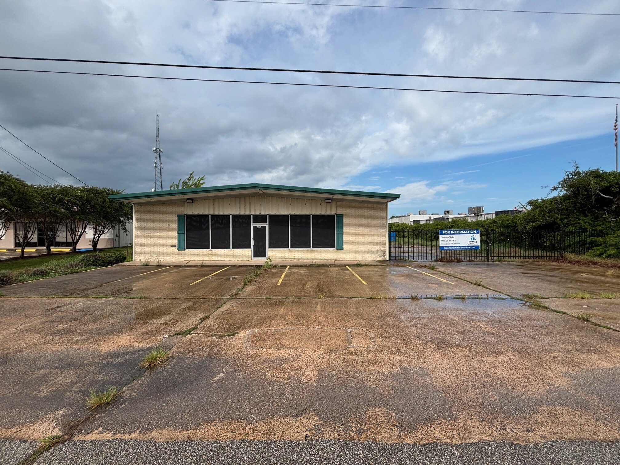 726 Main St, Clute, TX for Rent