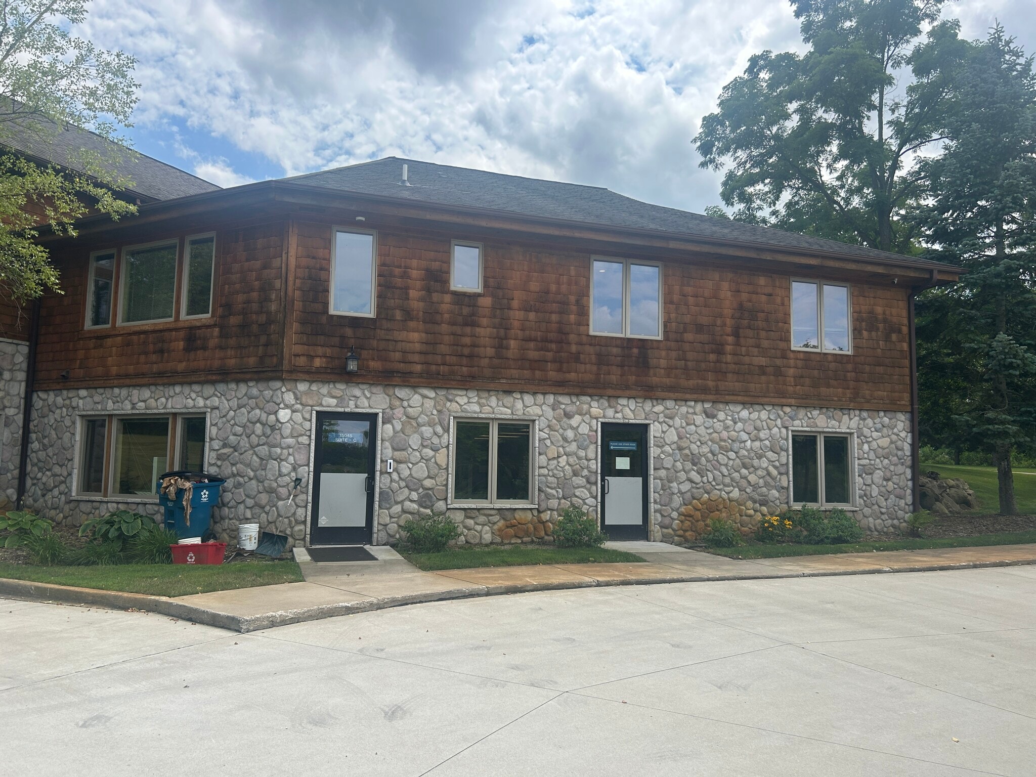 15045 Dixie Hwy, Holly, MI for Rent