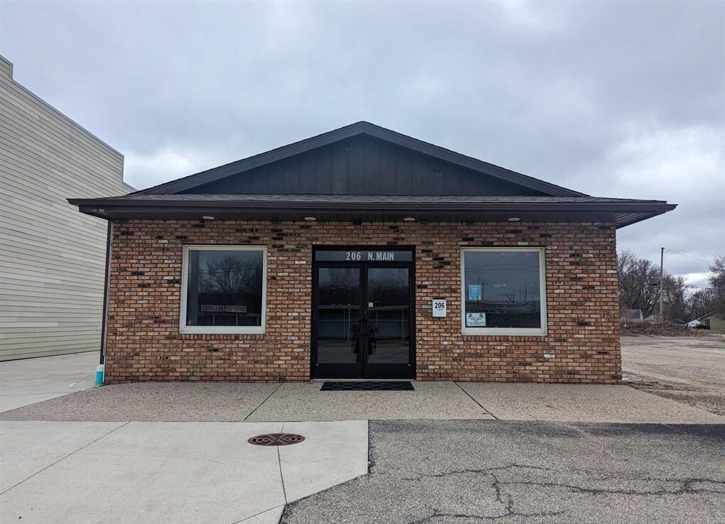 206 N Main St, Creve Coeur, IL for Rent