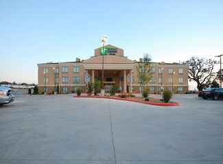 Gonzales, TX Hospitality - 126 Middle Buster