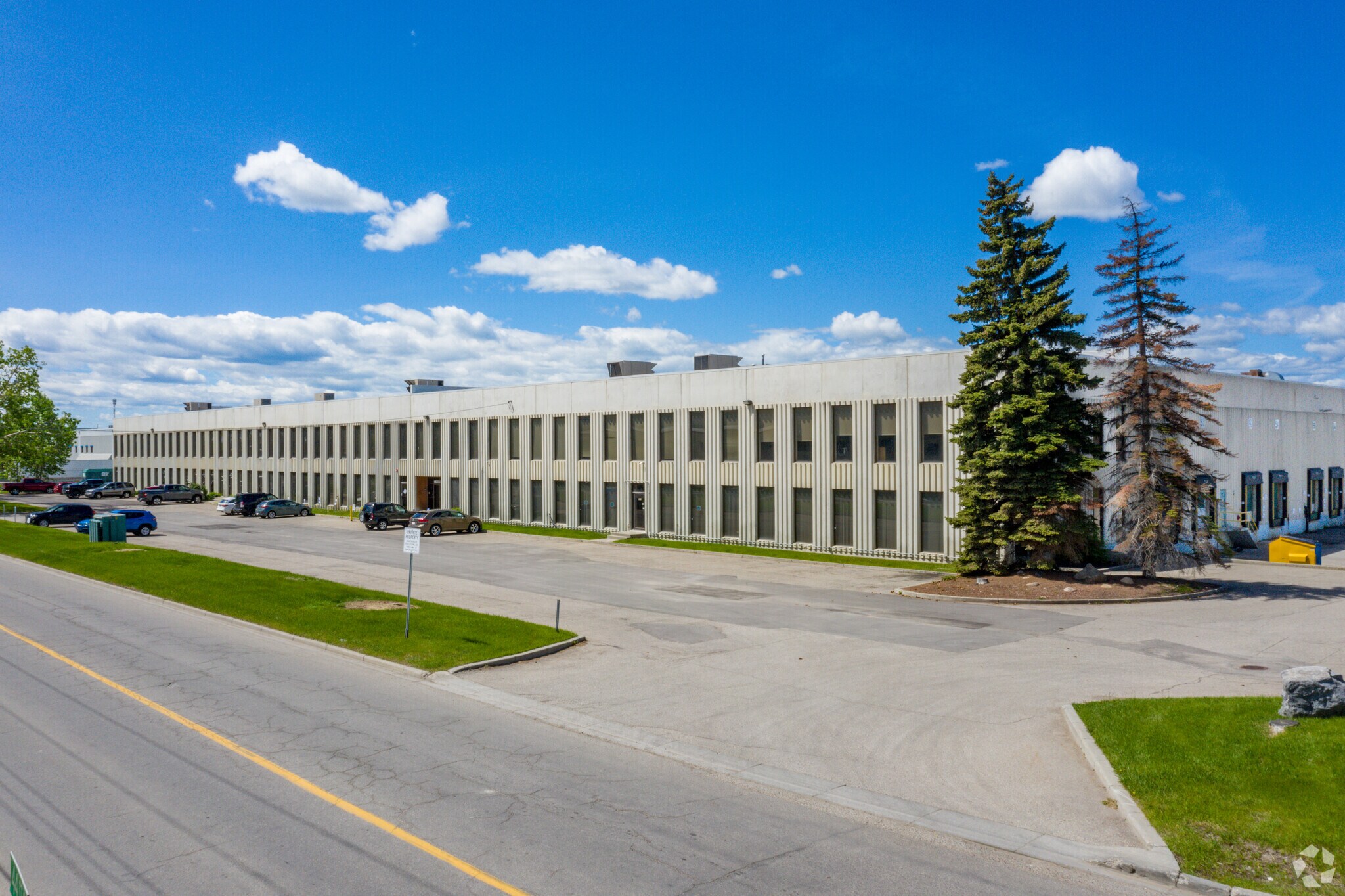 4441 76th Ave SE, Calgary, AB for Rent