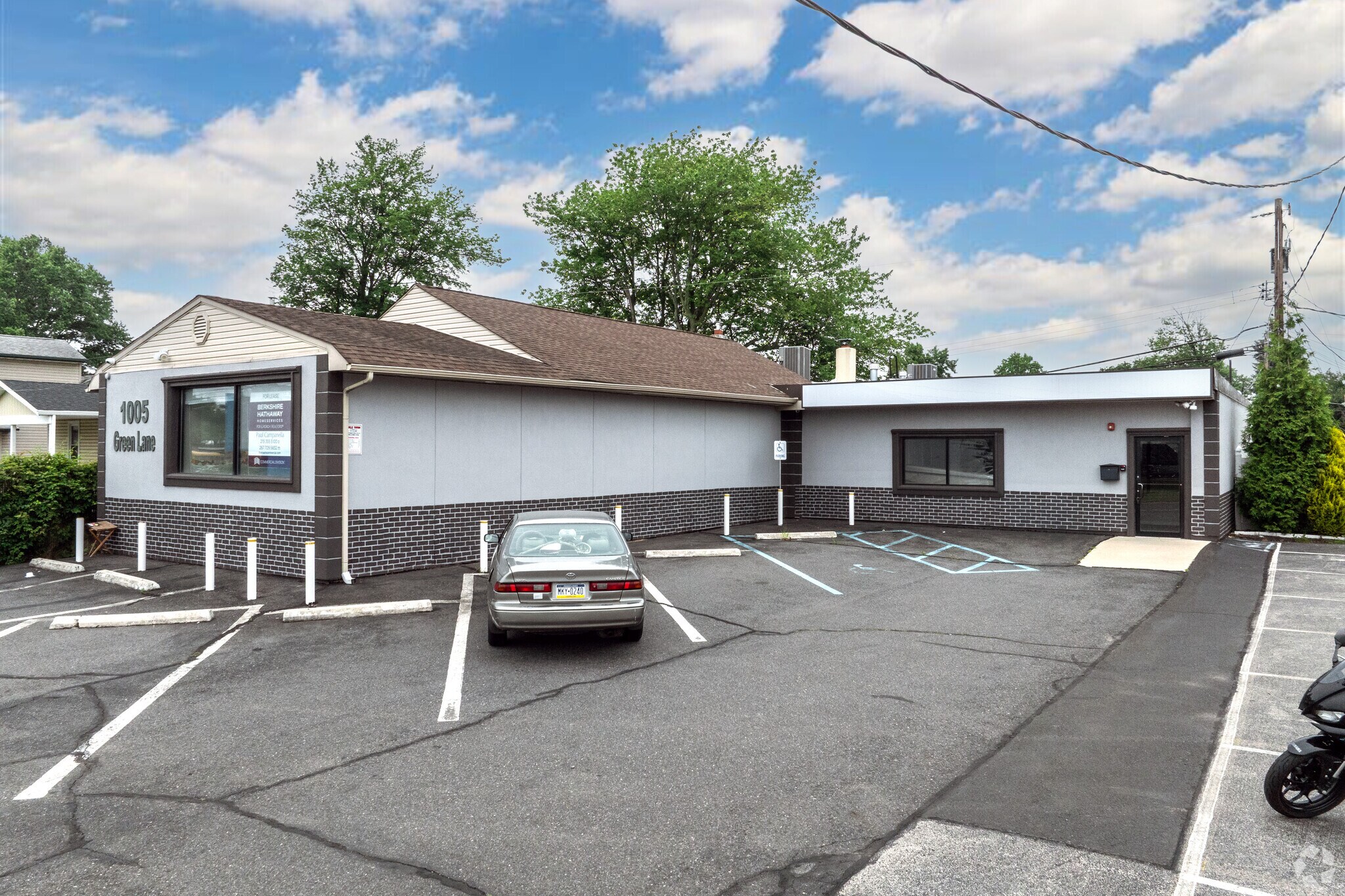 1005 Green Ln, Levittown, PA for Rent