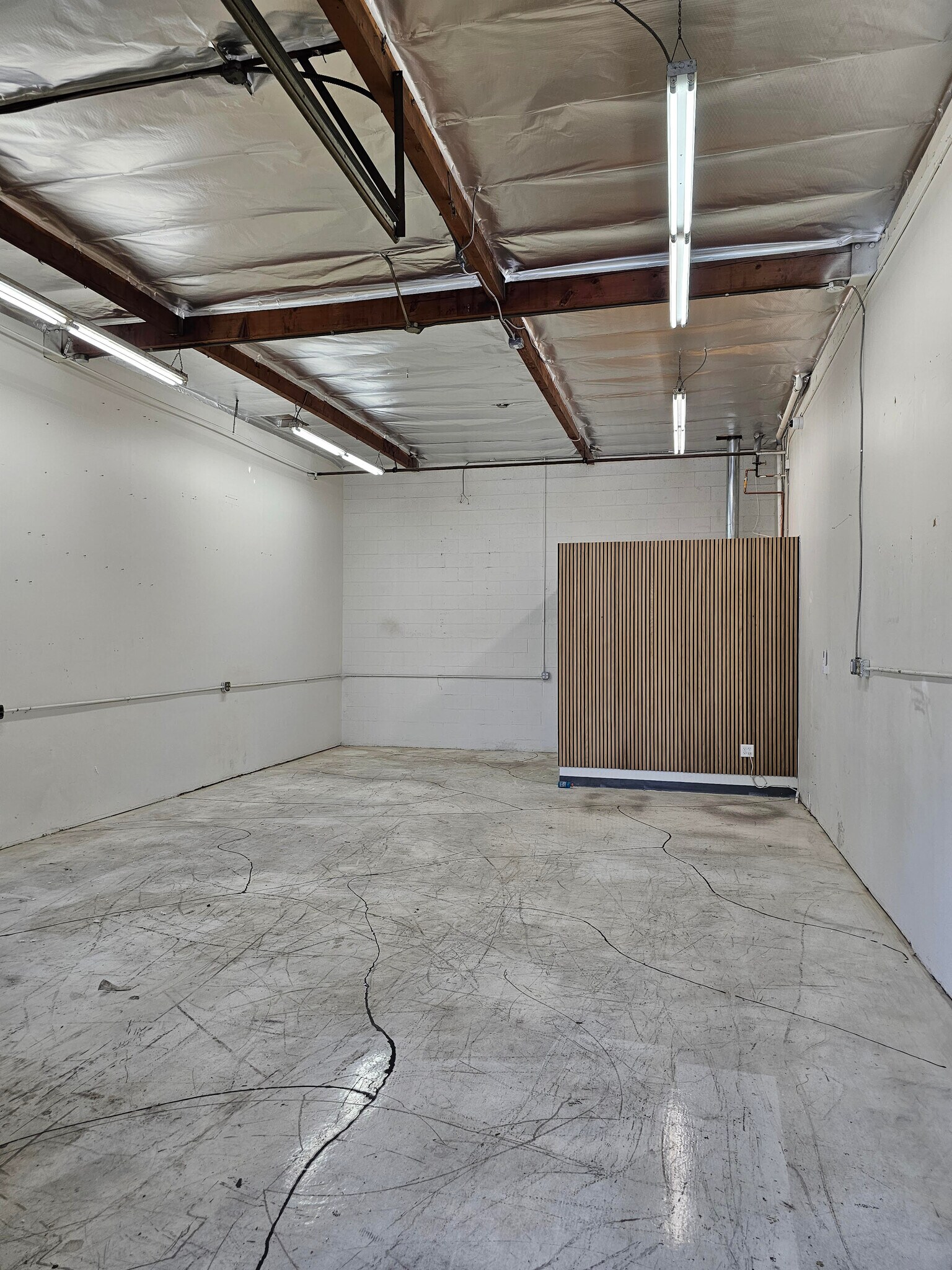 11011 Glenoaks Blvd Pacoima, CA 91331 Industrial Property for Lease