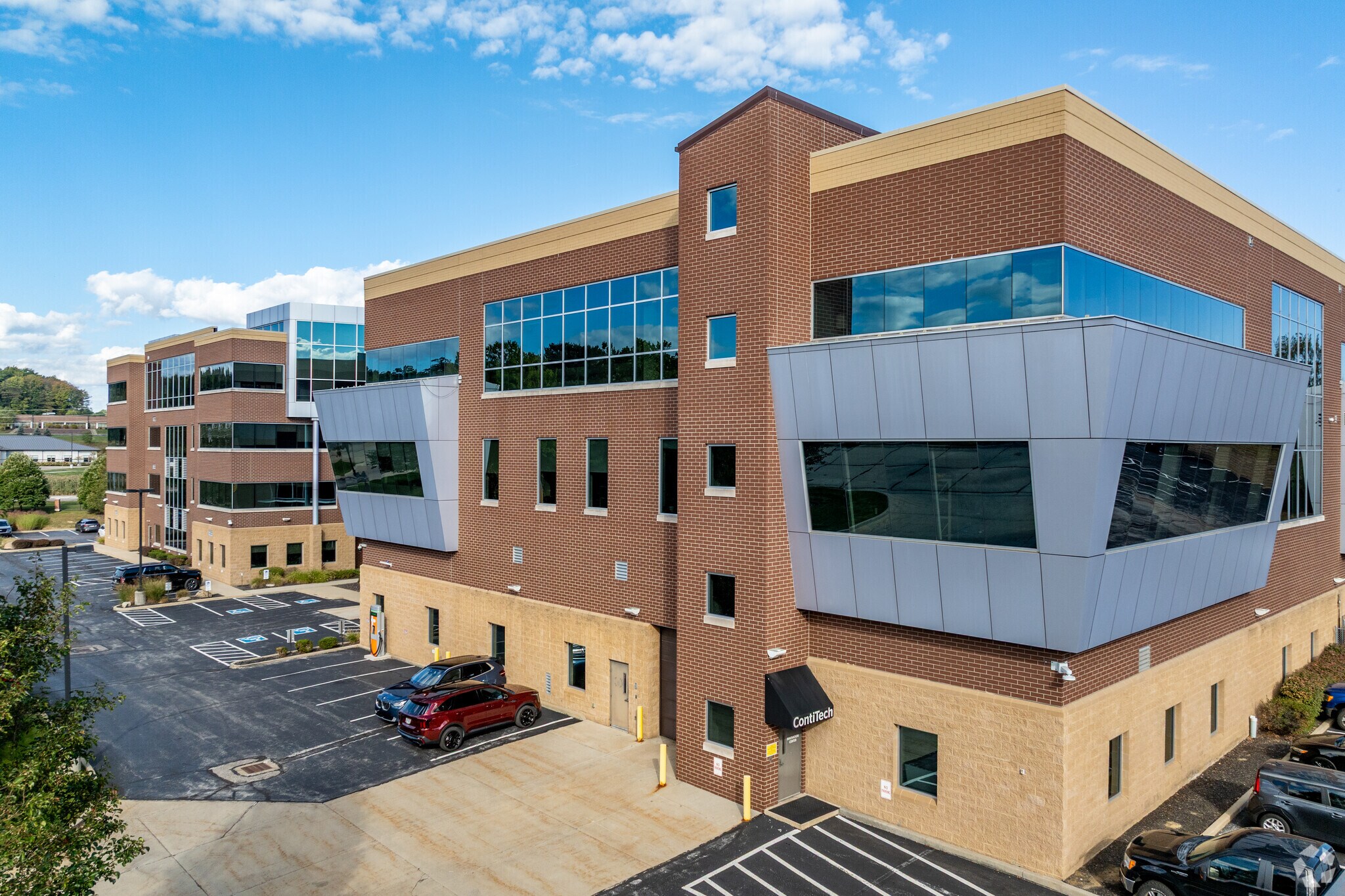 703 S Cleveland Massillon Rd, Fairlawn, OH for Rent