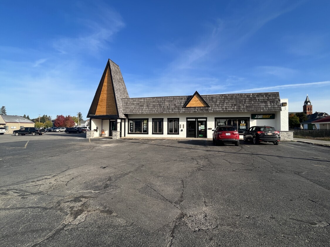 400 W Main St, Gaylord, MI for Rent