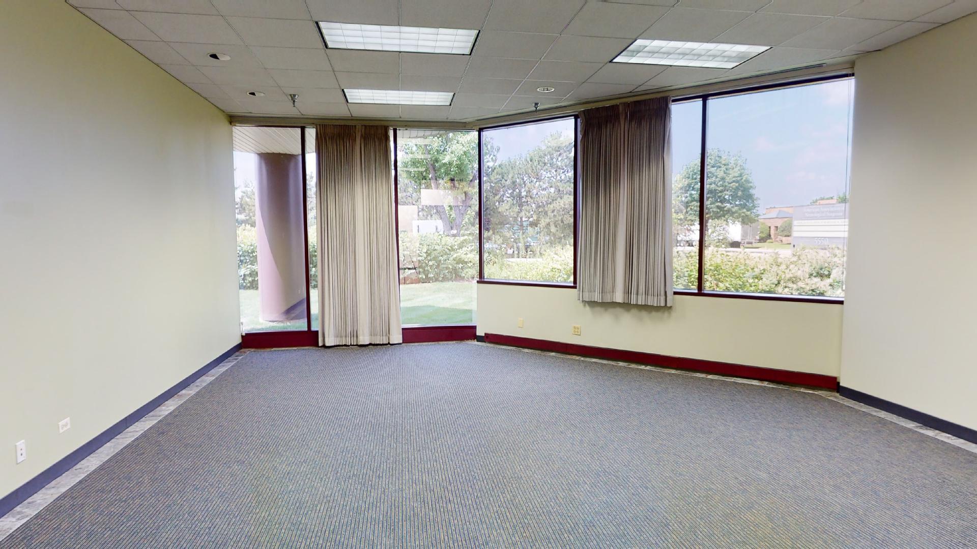5550 Meadowbrook Ct, Rolling Meadows, IL for Rent