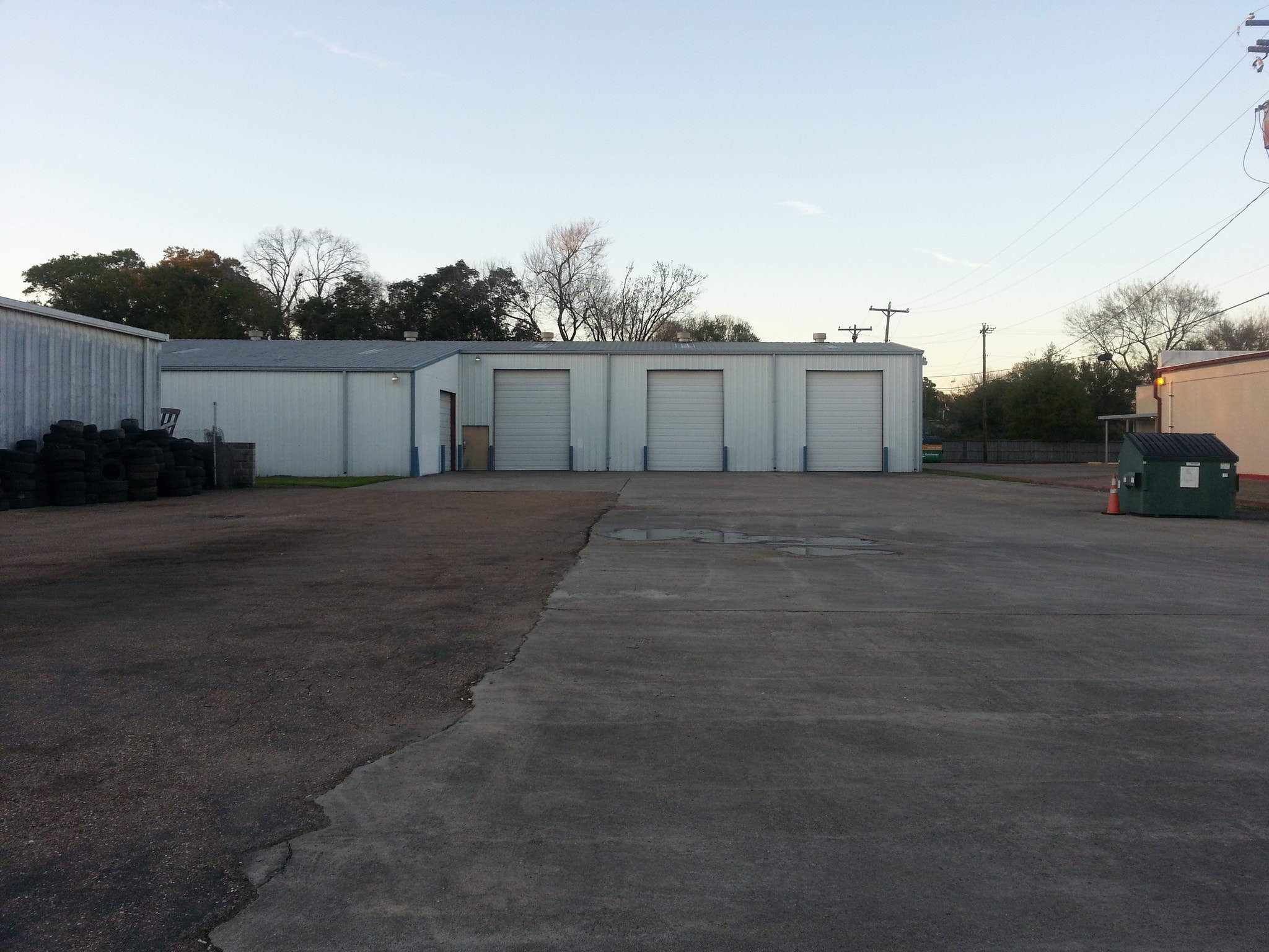 221 E House St Alvin, TX 77511 Industrial Property for Lease on