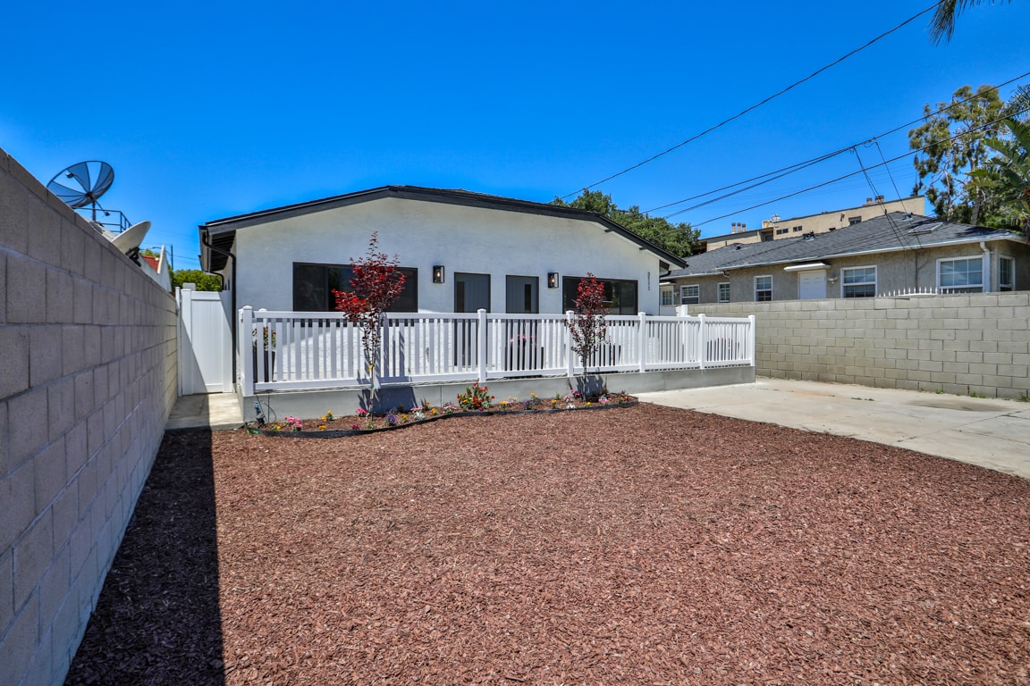 2111 Scott Rd, Burbank, CA for Sale