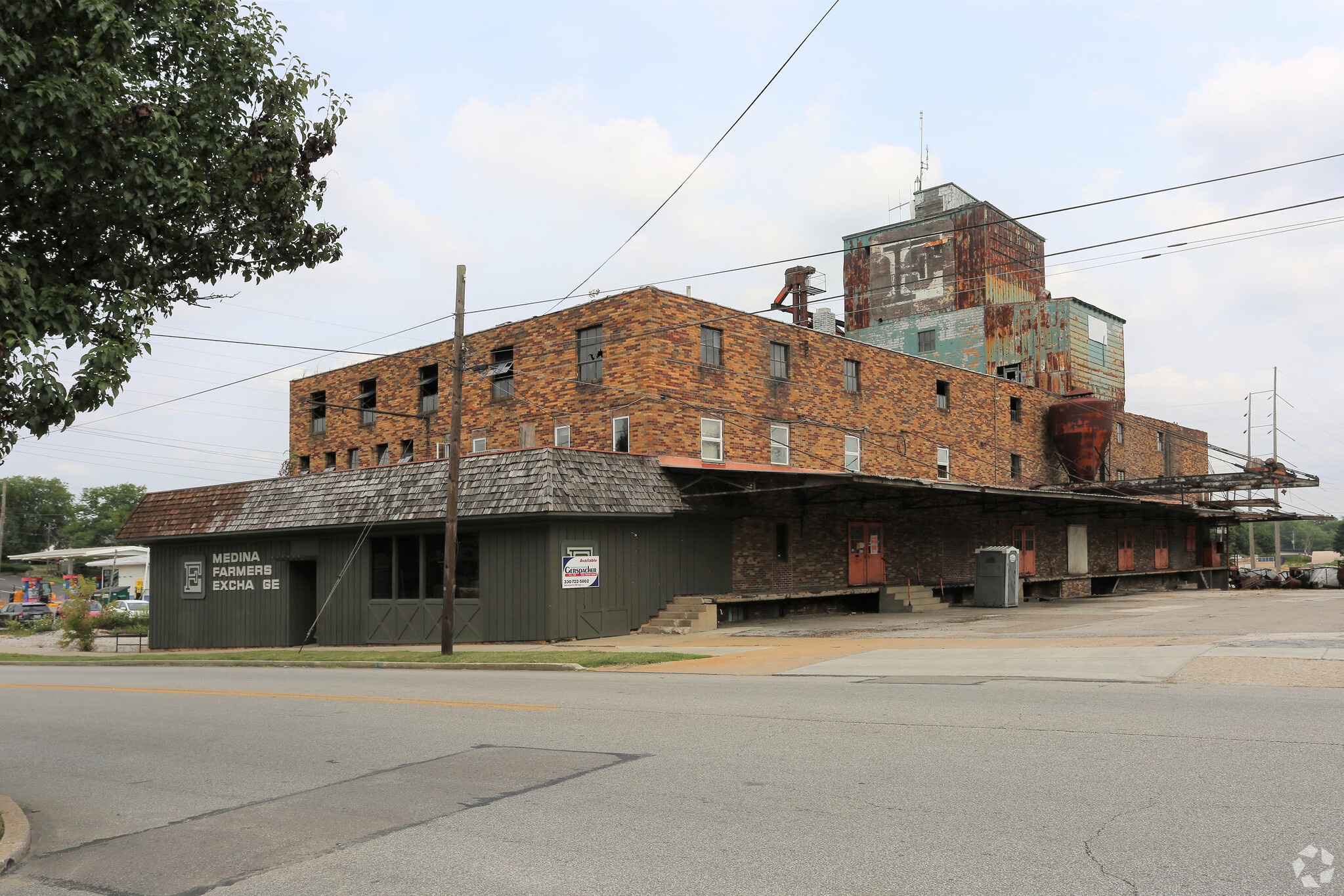 320 S Court St, Medina, OH for Rent