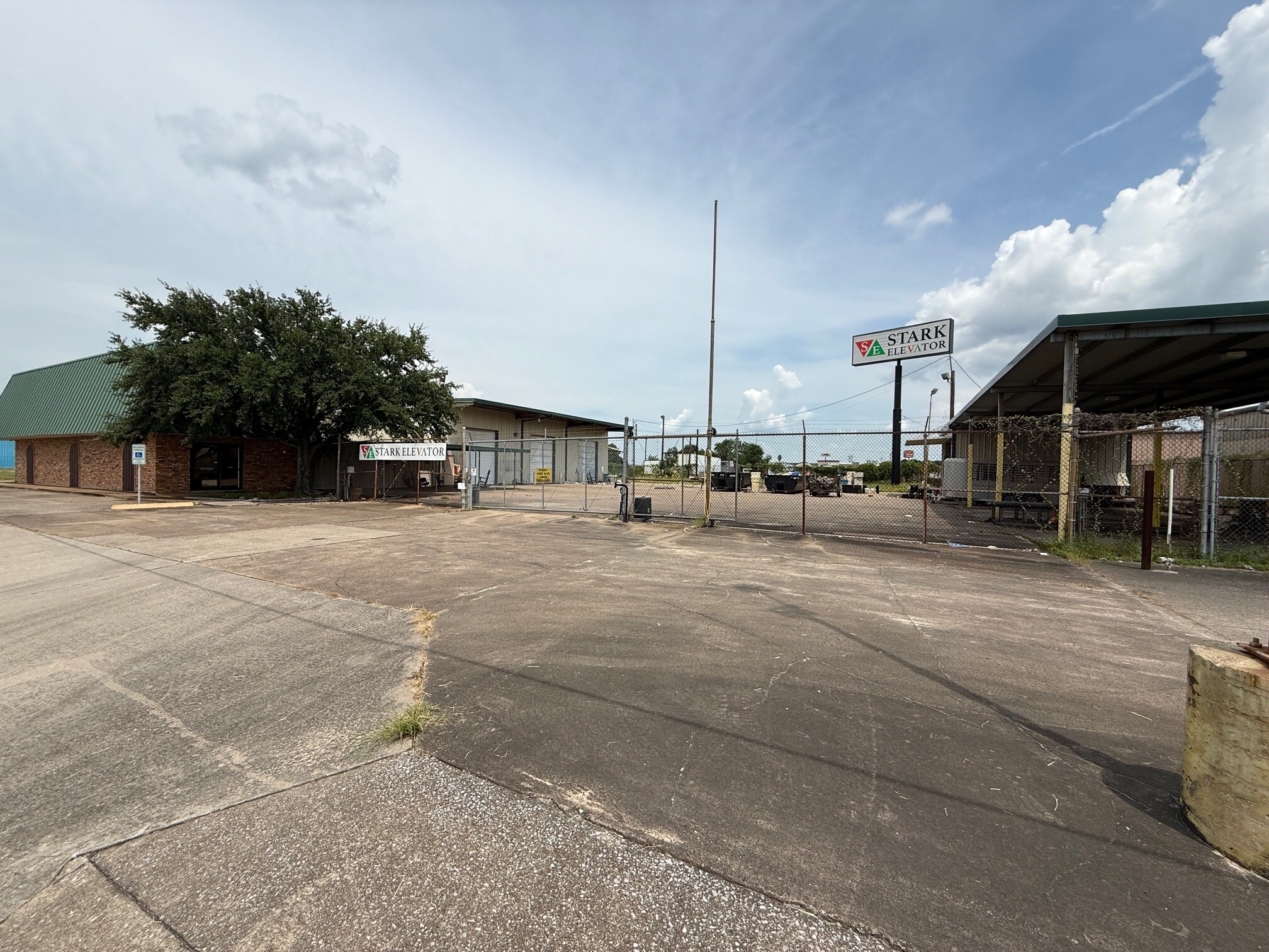1655 S 23rd St, Beaumont, TX for Sale