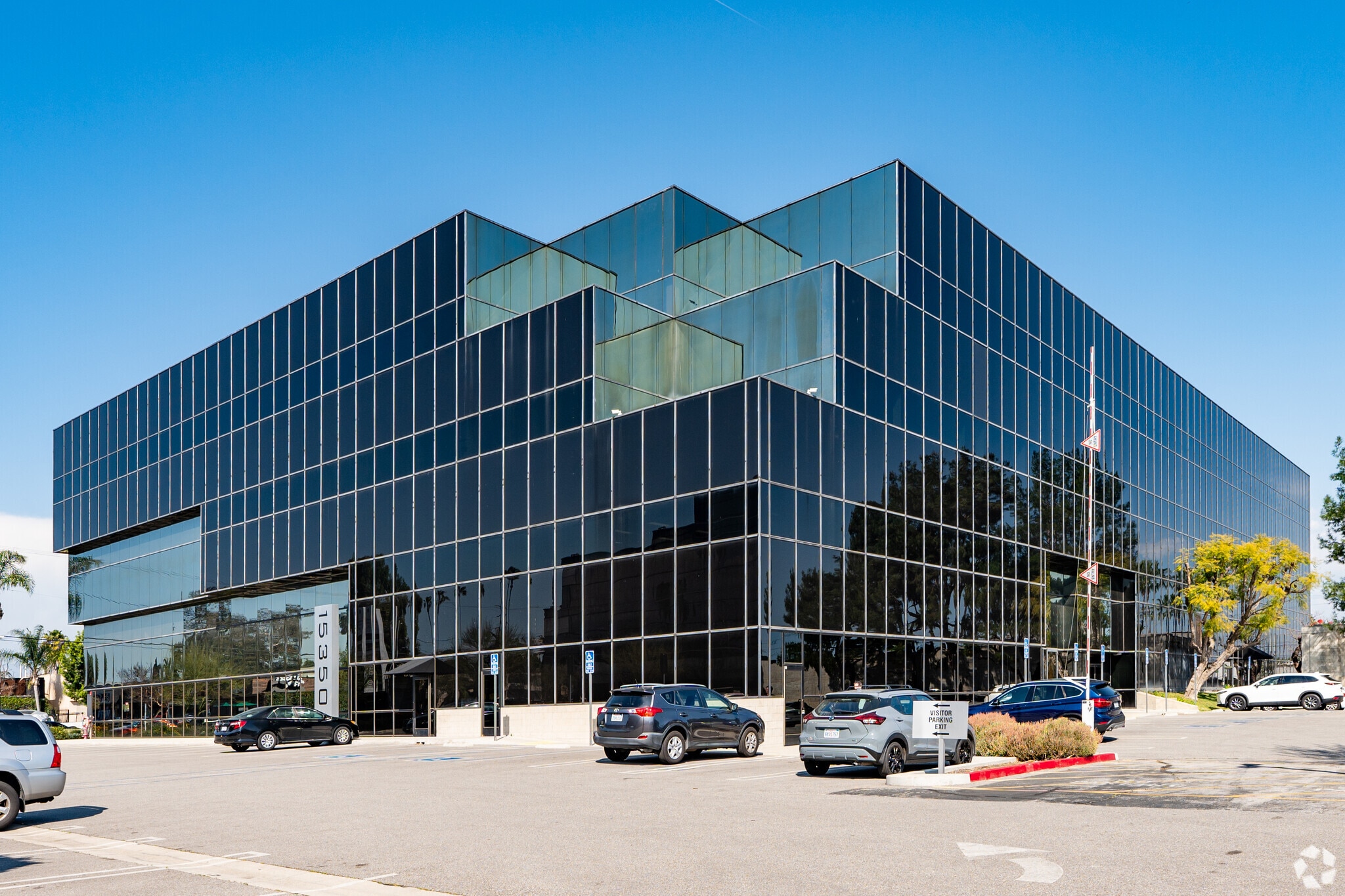 15350 Sherman Way, Van Nuys, CA for Rent