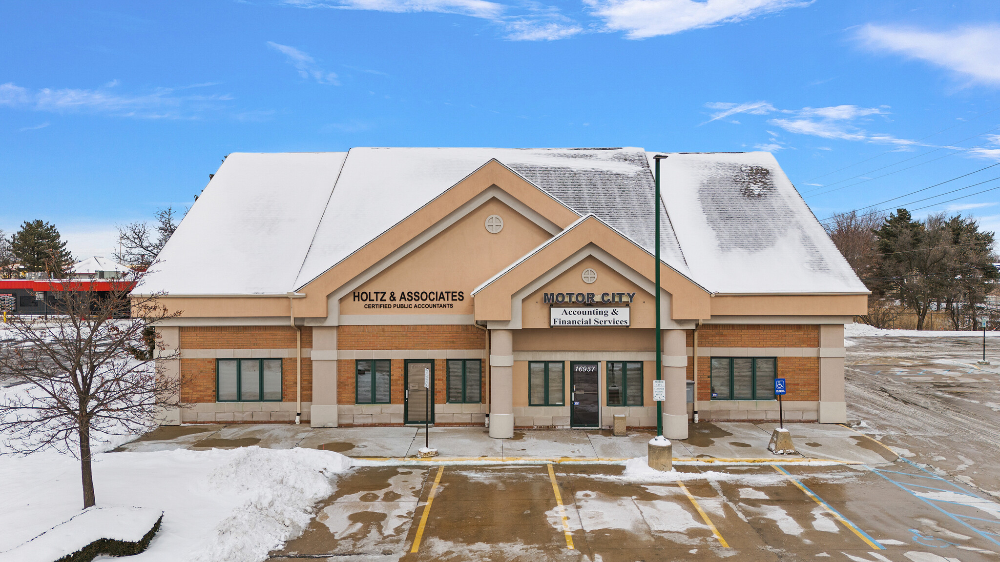 16955-16957 18 Mile Rd, Clinton Township, MI for Rent