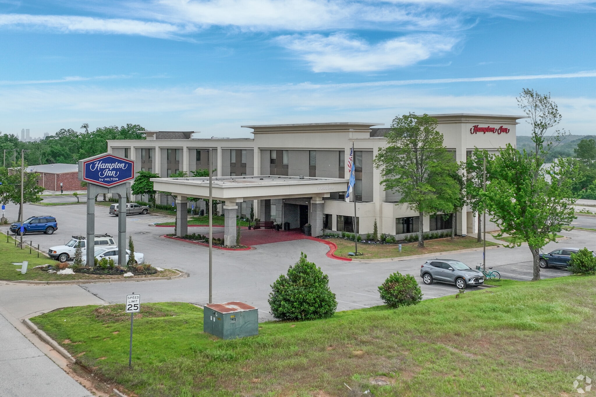 7852 W Parkway Blvd, Tulsa, OK for Sale