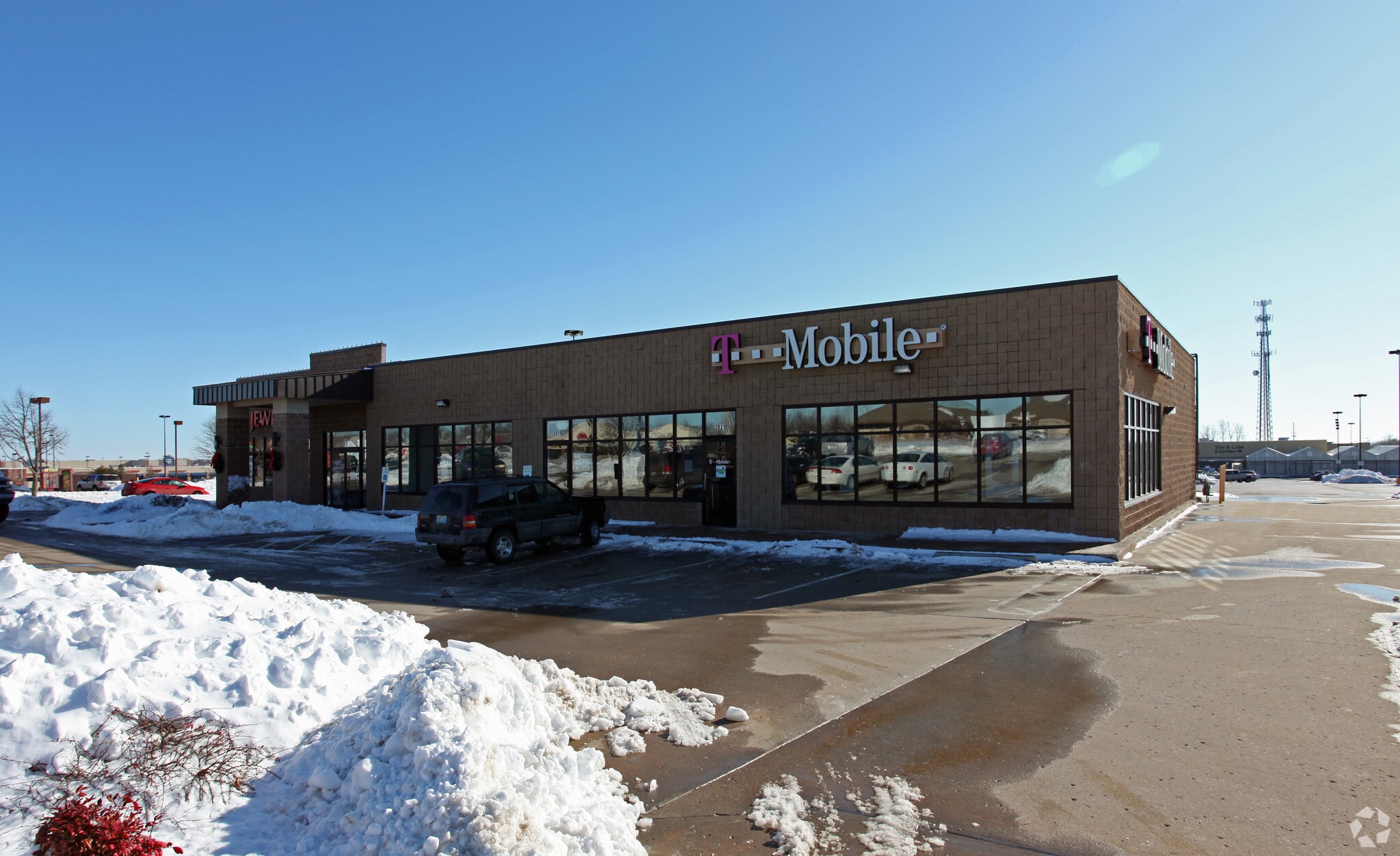 2017-2021 W Foxwood Dr, Raymore, MO for Rent