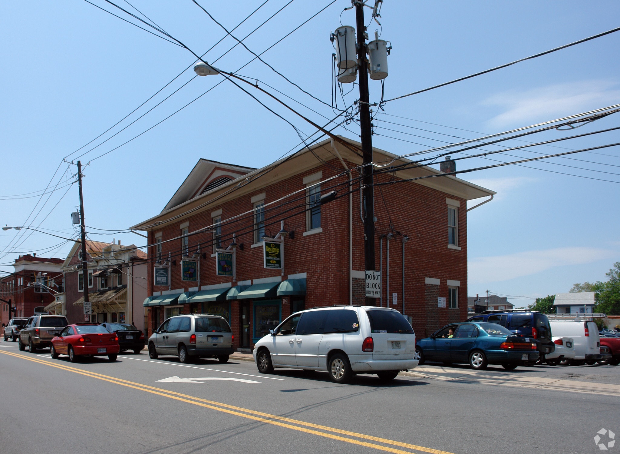 8-12 N Summit Ave, Gaithersburg, MD for Rent