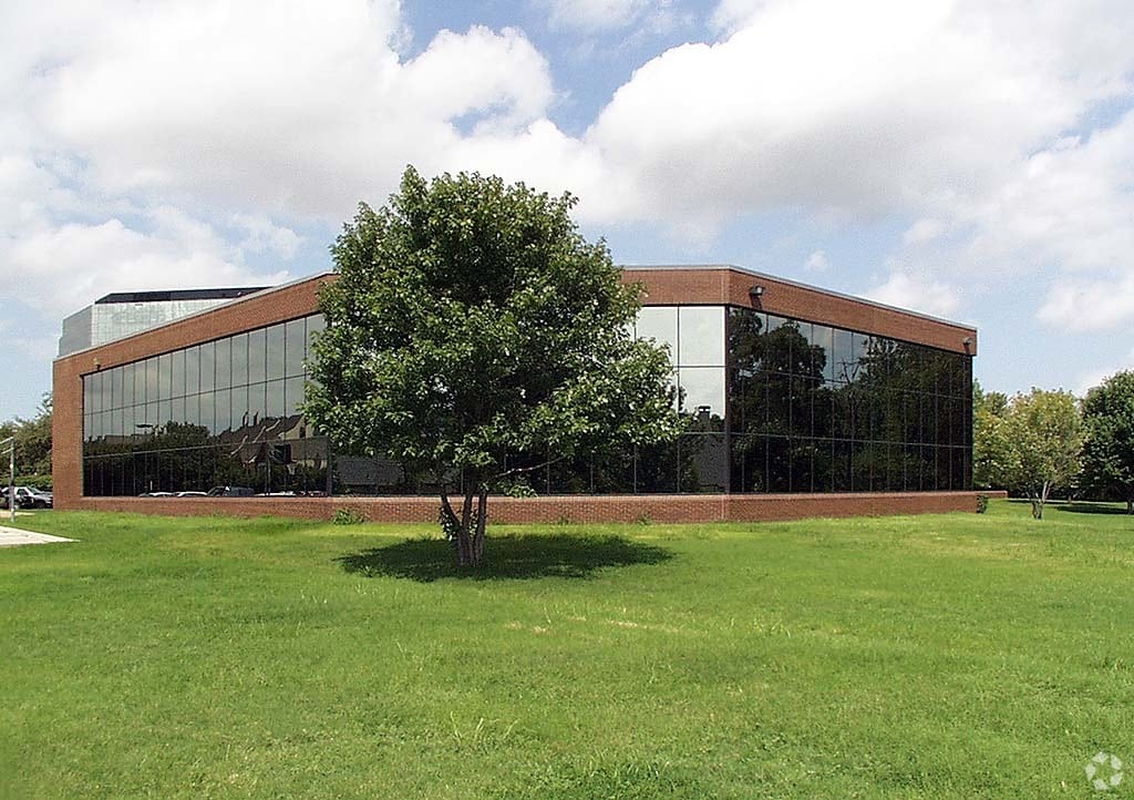 12740 Hillcrest Rd, Dallas, TX for Rent