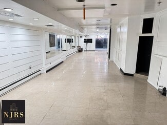 New York, NY Retail - 448 E 79th St