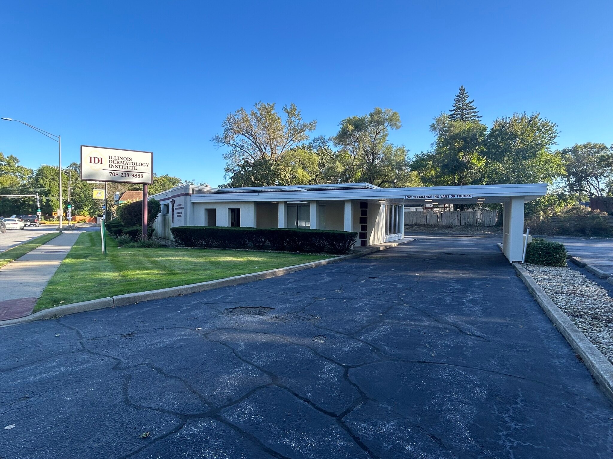 19 River Oaks Dr, Calumet City, IL for Rent