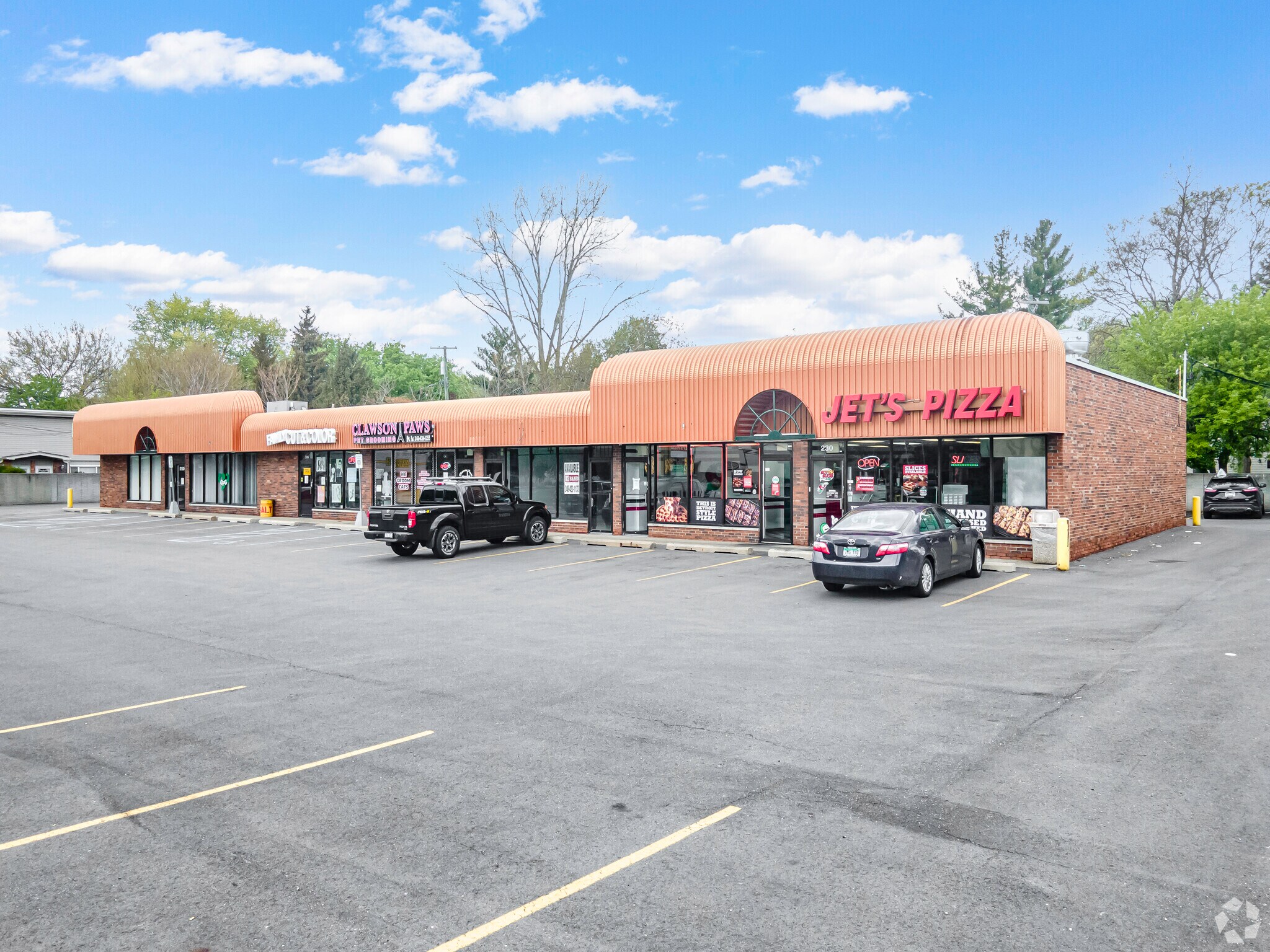 230250 West 14 Mile Rd Clawson, MI 48017 Retail Property for Lease