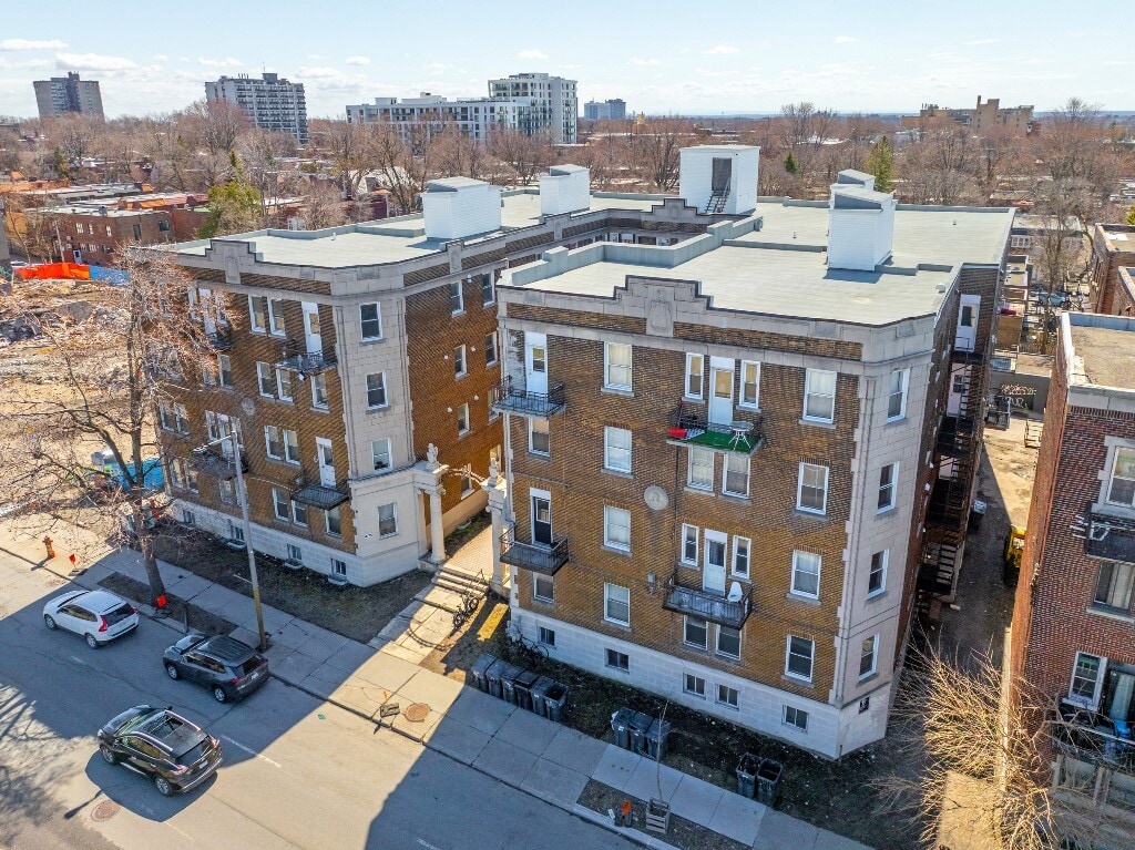 4710 Boul Decarie, Montréal, QC for Sale