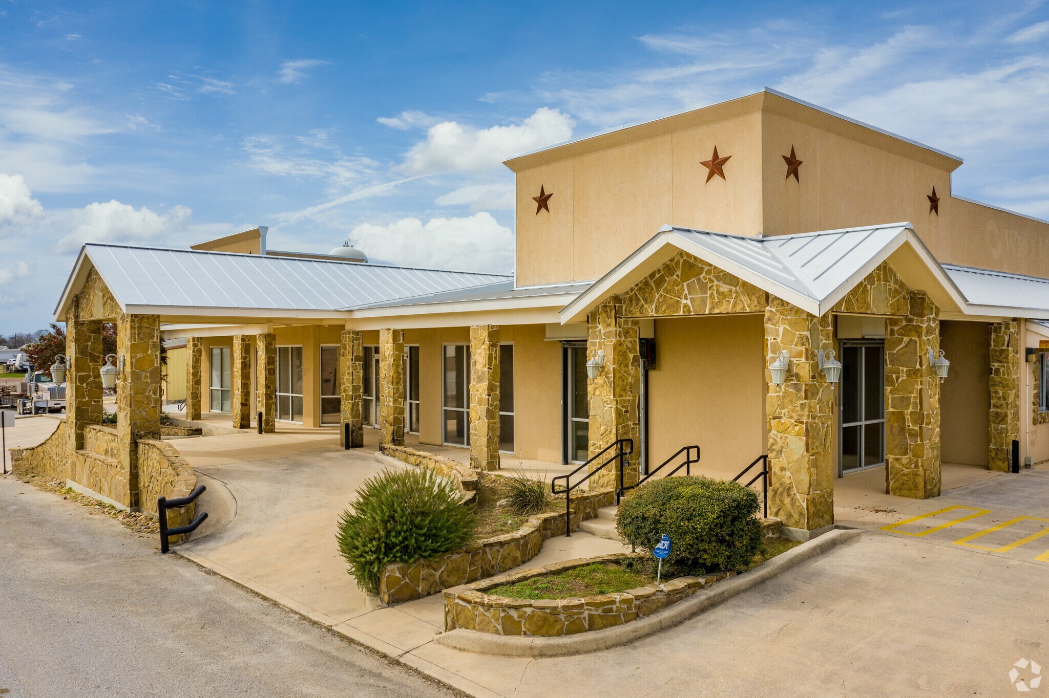 107 Turner Ln Floresville, TX 78114 Industrial Park Property for Lease on