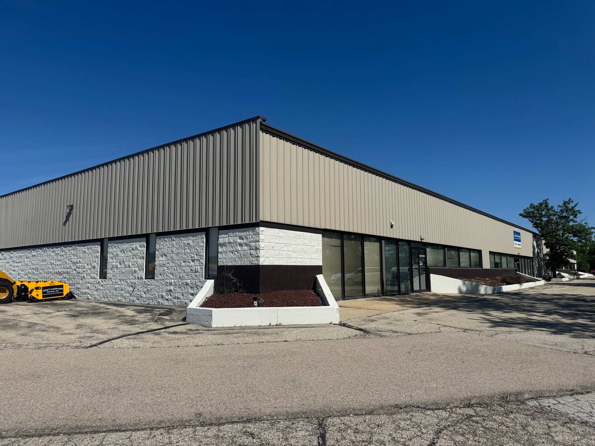 W182S8335 Racine Ave, Muskego, WI for Rent