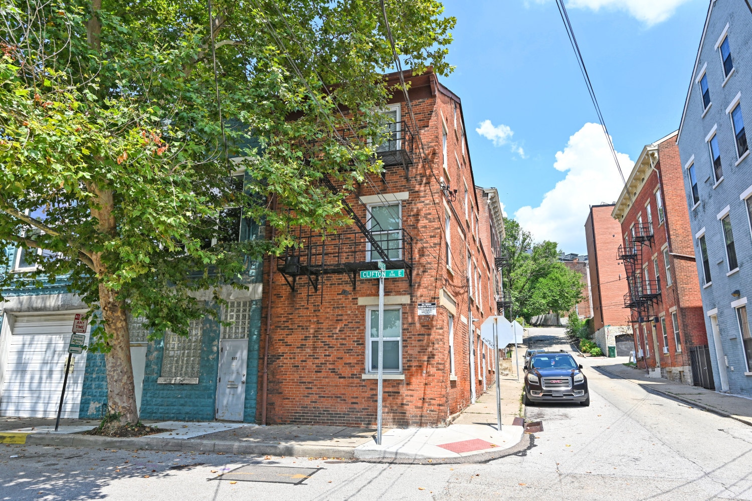 226 E Clifton Ave, Cincinnati, OH for Sale