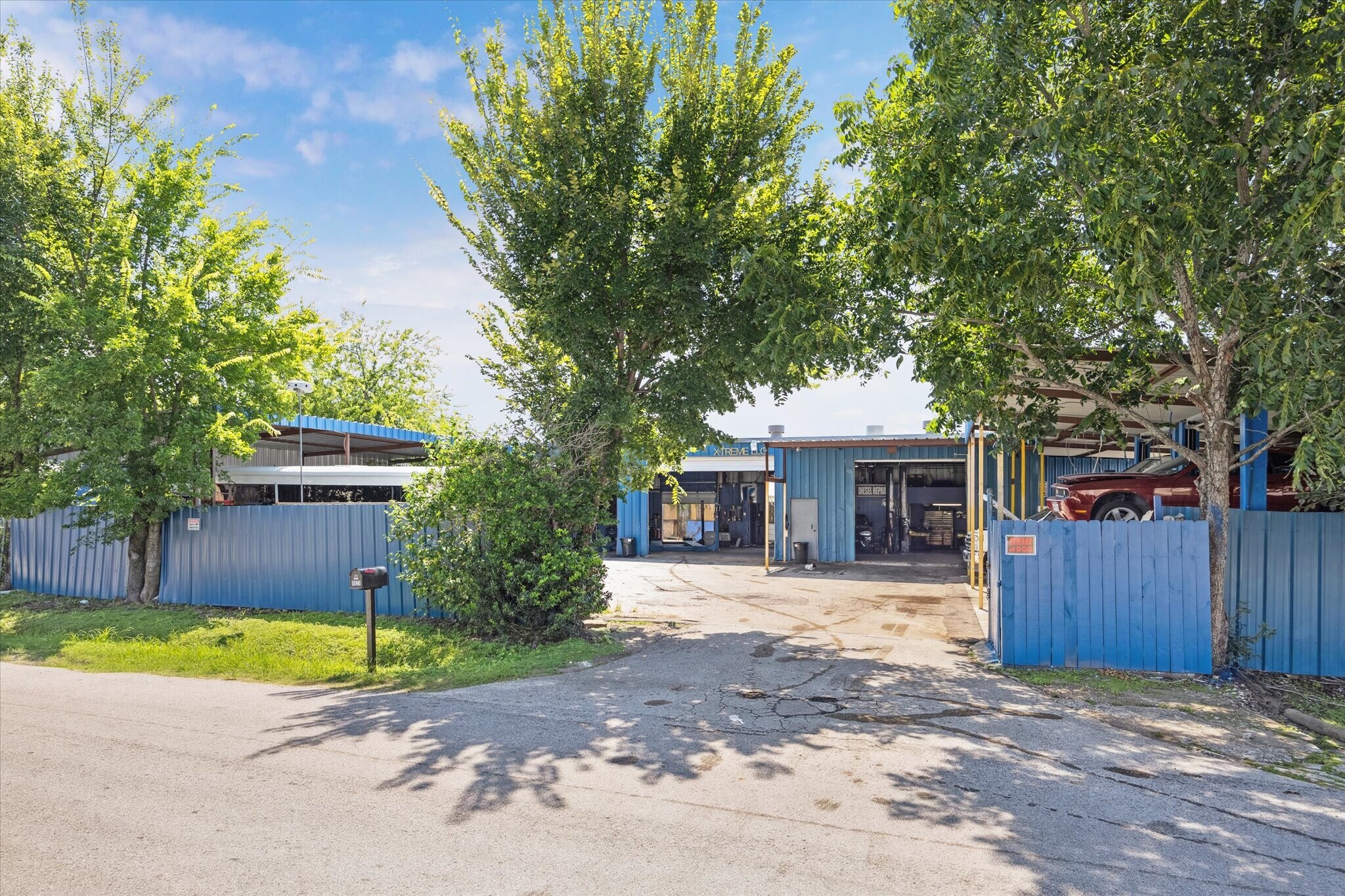 8921 Daffodil Ave, Houston, TX for Sale