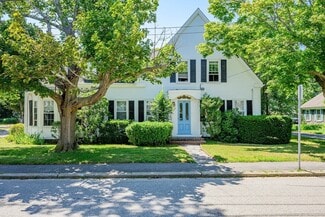 Hyannis, MA Apartments - 37 School St