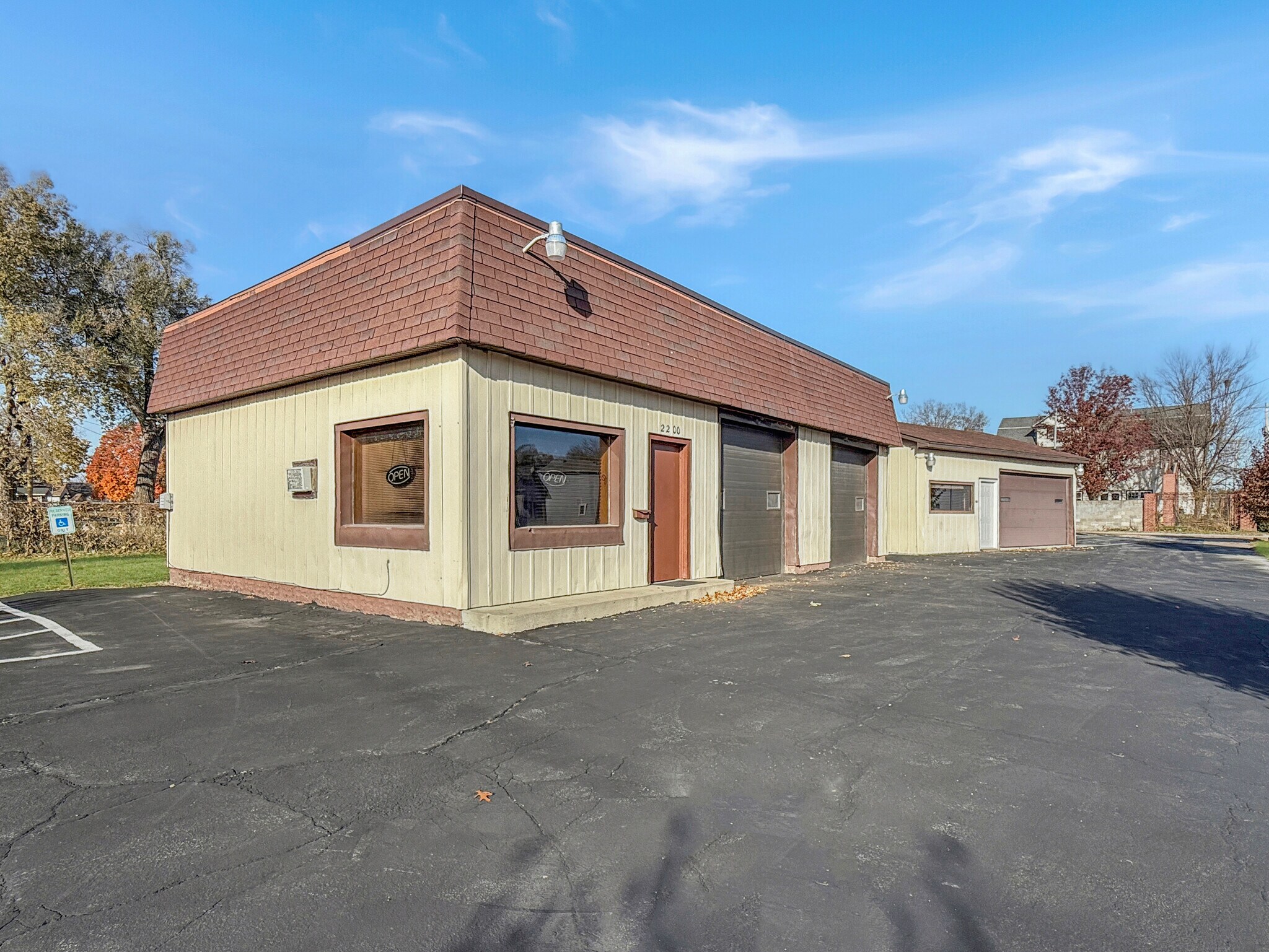 2200 Easton Blvd, Des Moines, IA for Sale