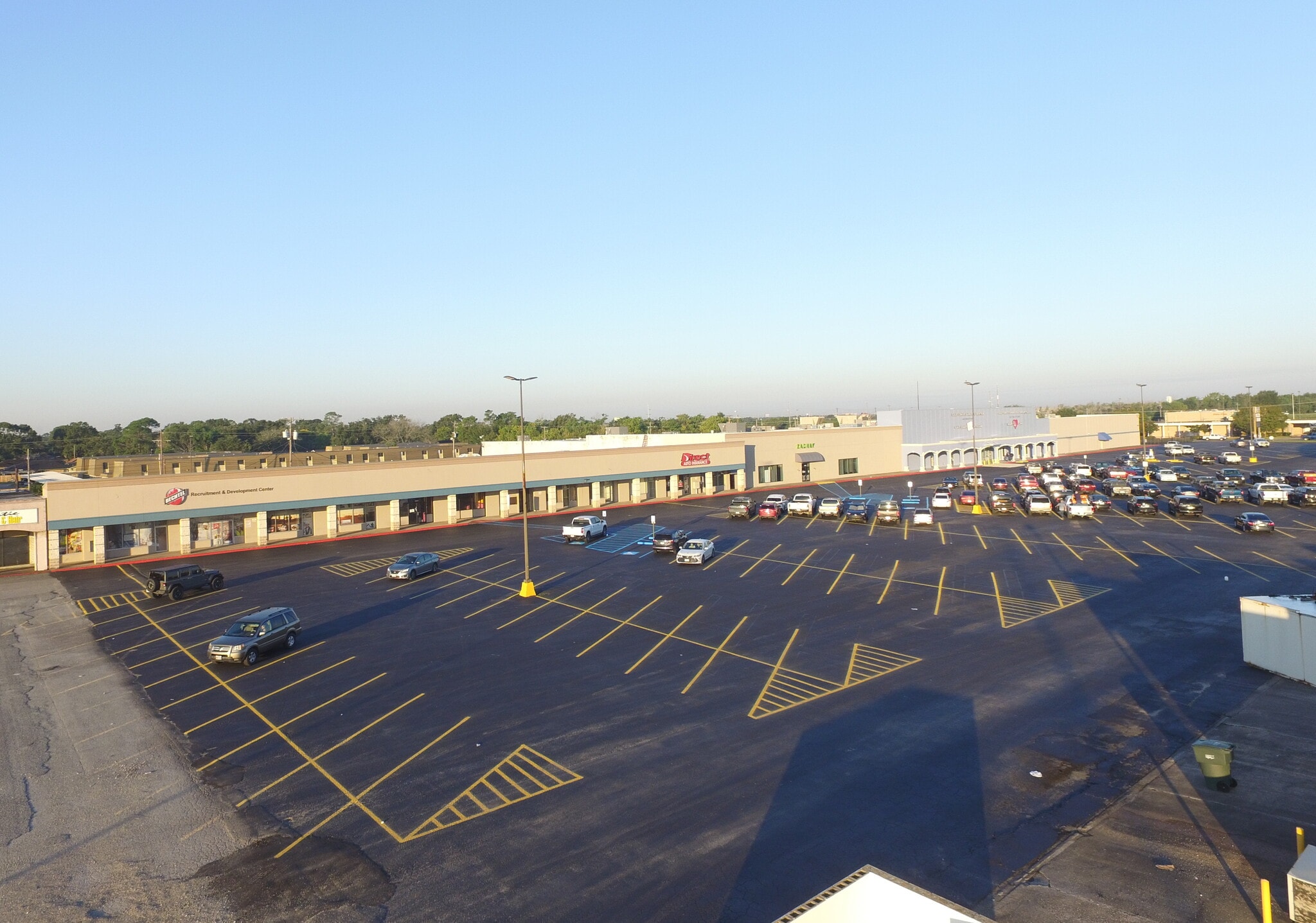 3719-3931 N Twin City Hwy, Port Arthur, TX for Rent