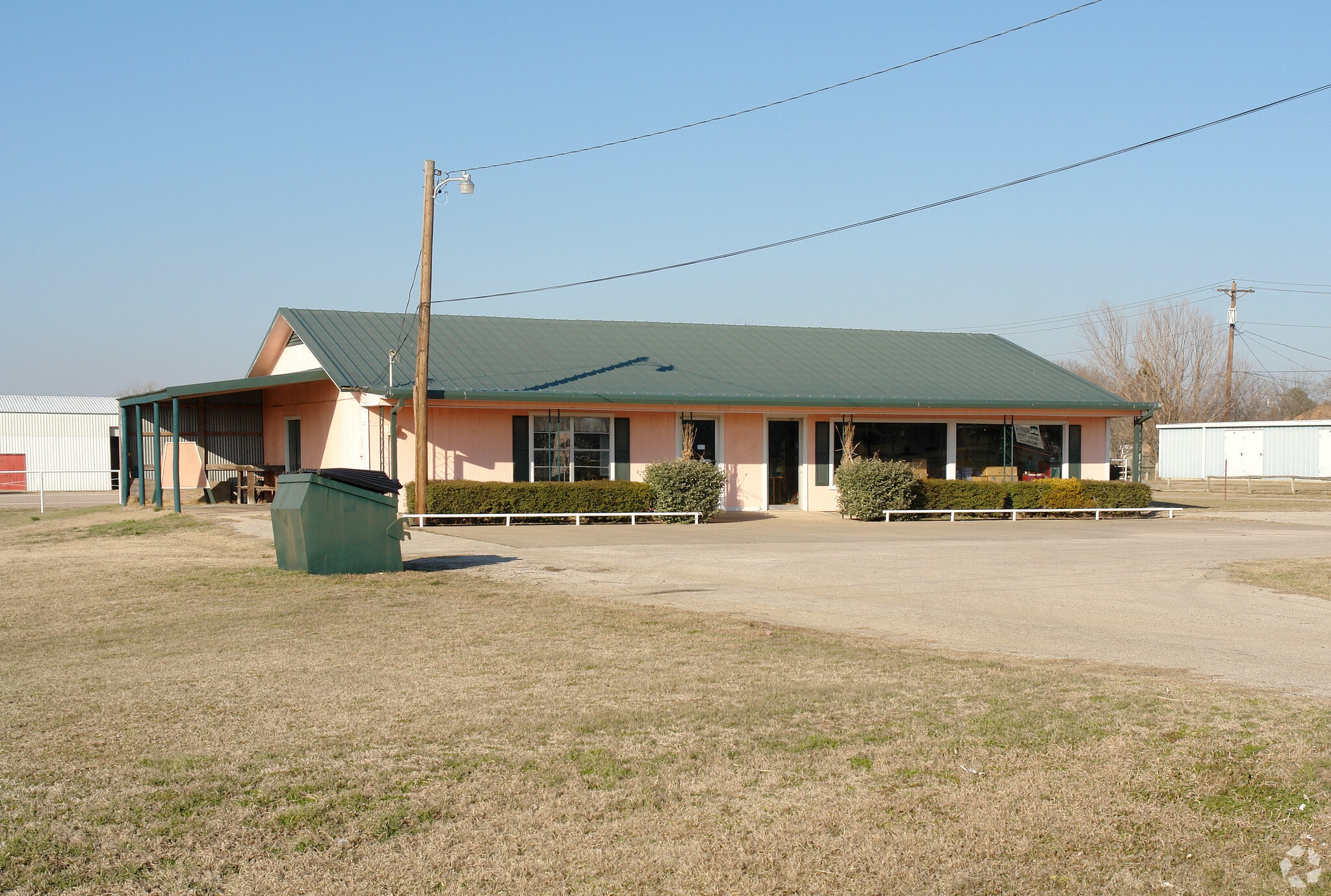 617 W Main St, Whitesboro, TX for Sale